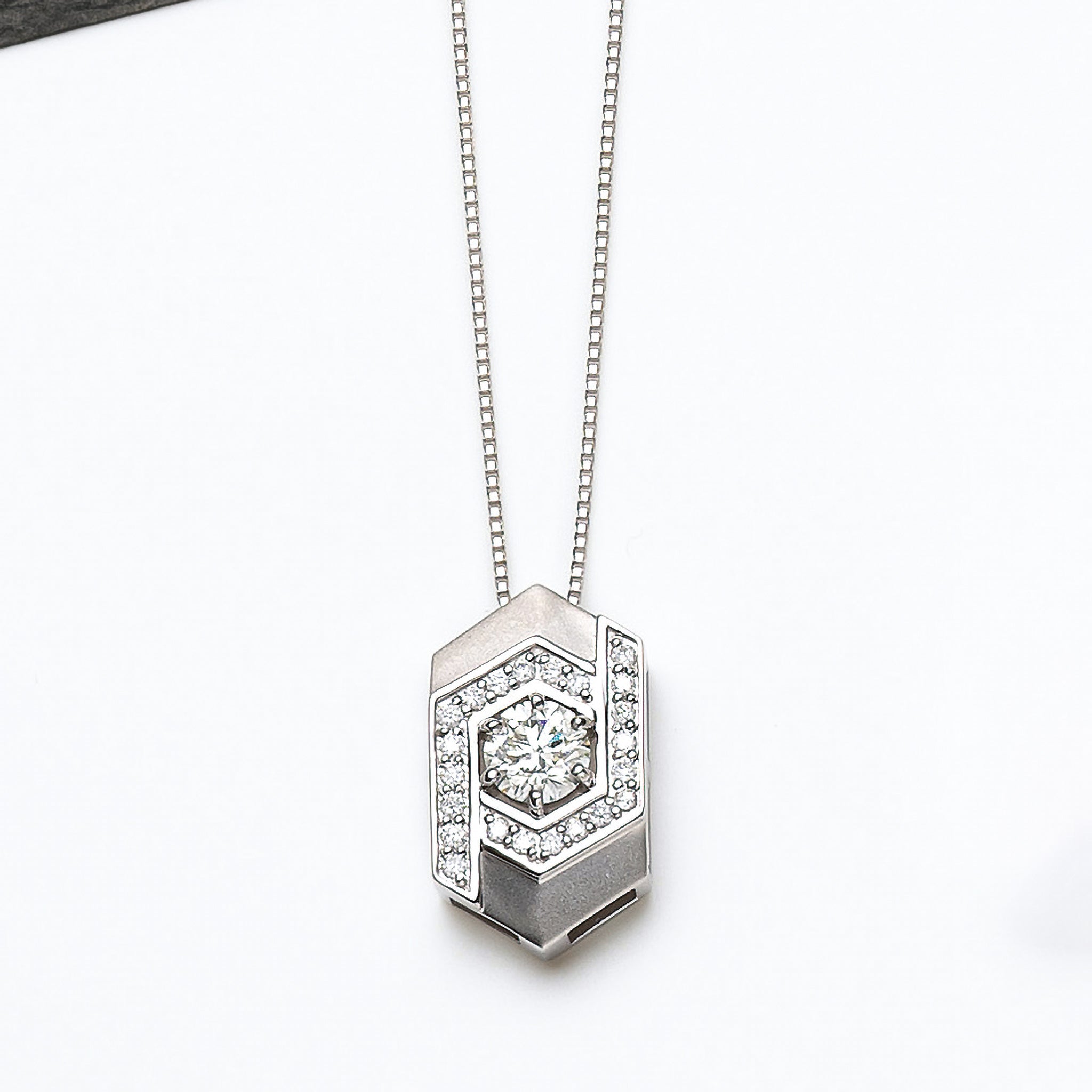 ダイヤモンド プラチナネックレス(0.3カラット/Hカラー/SIクラス/GOOD/4月誕生石/グレーディングレポート付)《25H01701》