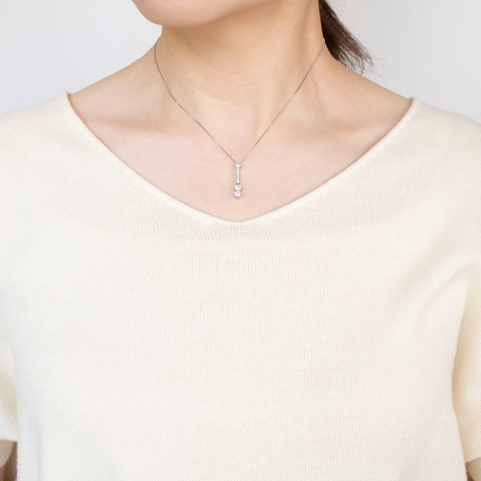 ダイヤモンド プラチナネックレス(4月誕生石/鑑別書付)《25H01702》