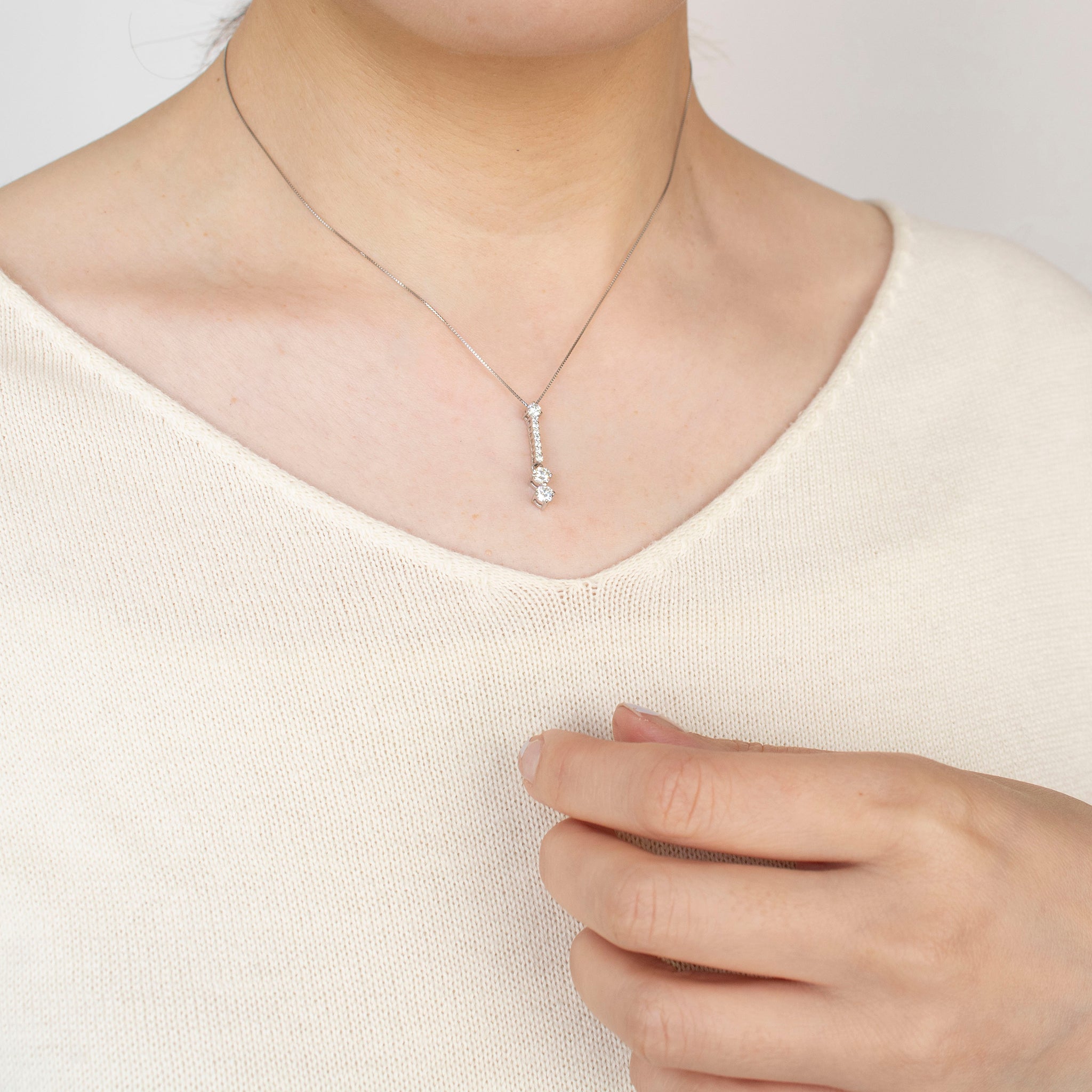 ダイヤモンド プラチナネックレス(4月誕生石/鑑別書付)《25H01702》