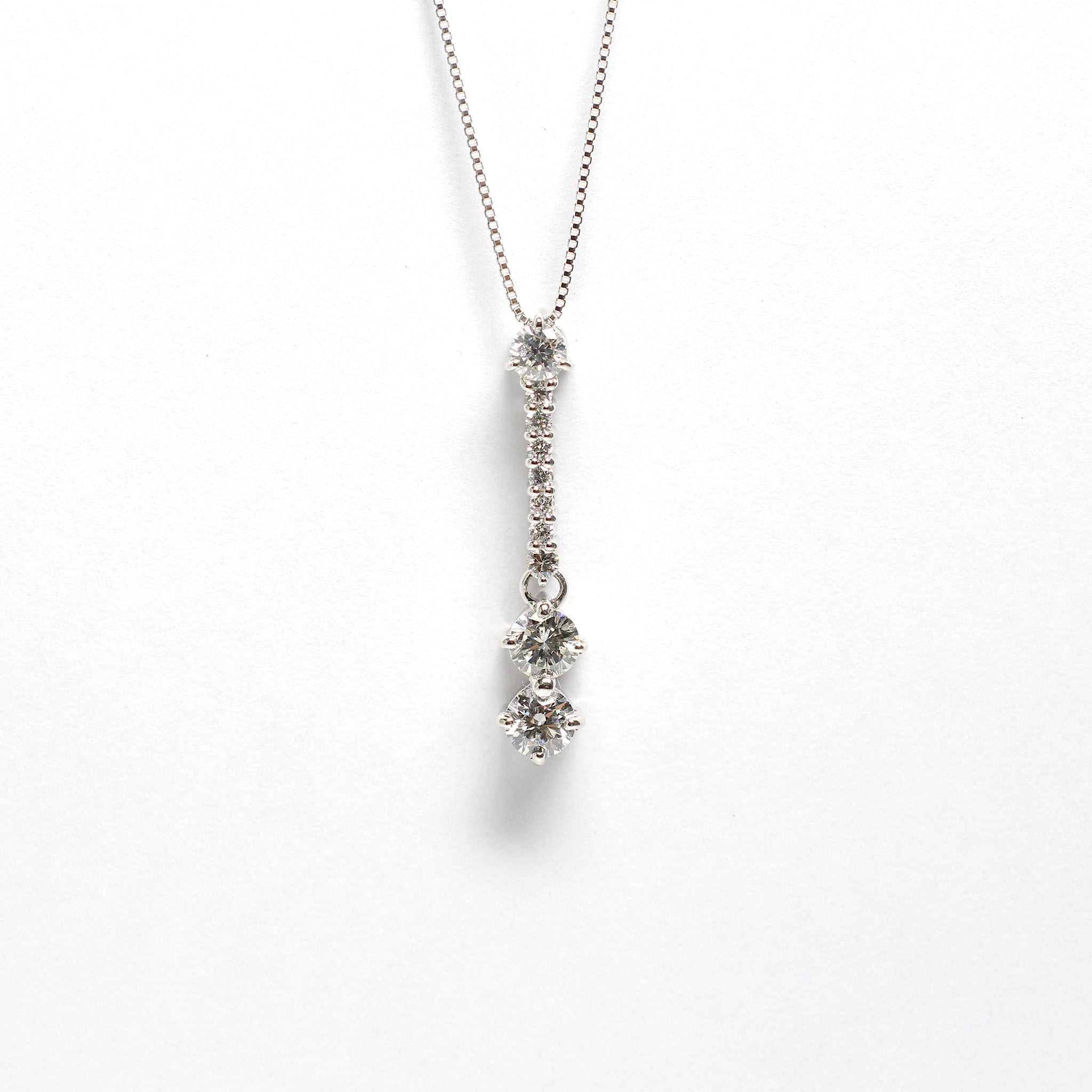 ダイヤモンド プラチナネックレス(4月誕生石/鑑別書付)《25H01702》