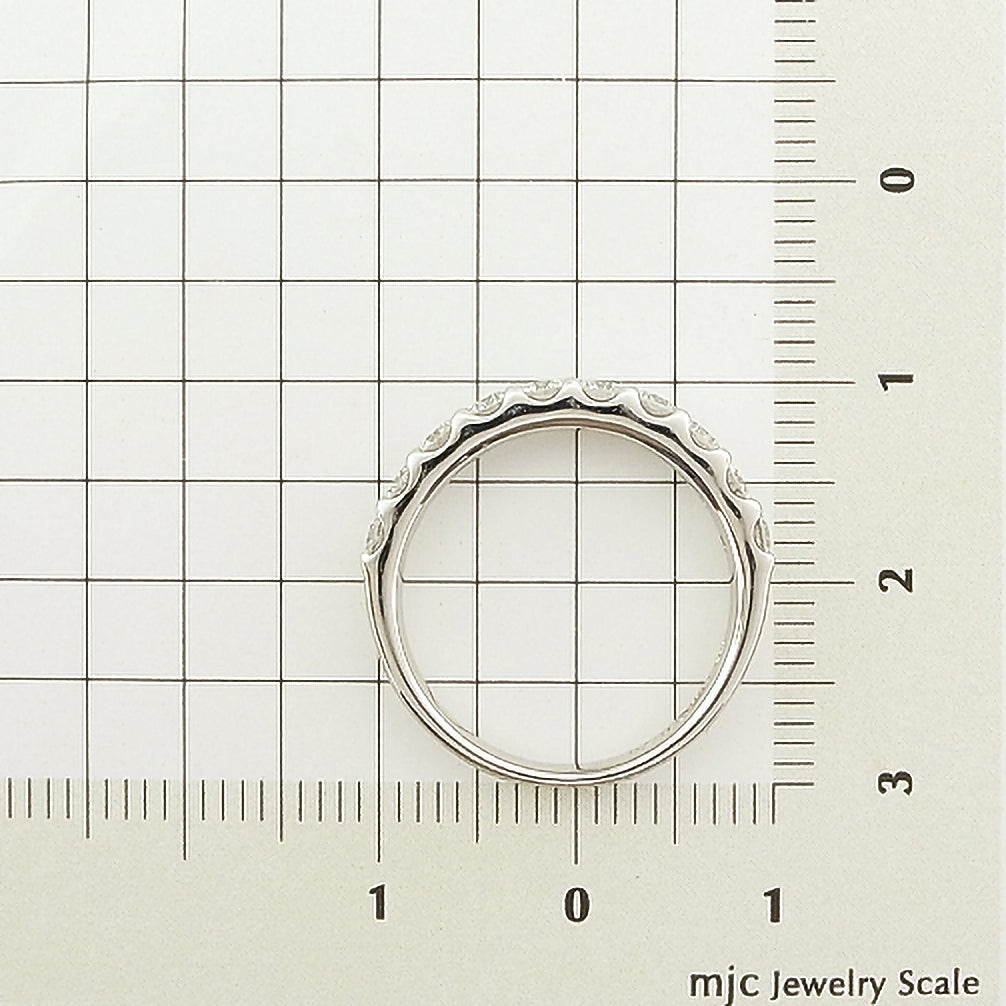 ダイヤモンド プラチナリング(計0.7カラット/ハーフエタニティ/4月誕生石/鑑別書付)《25H01802》