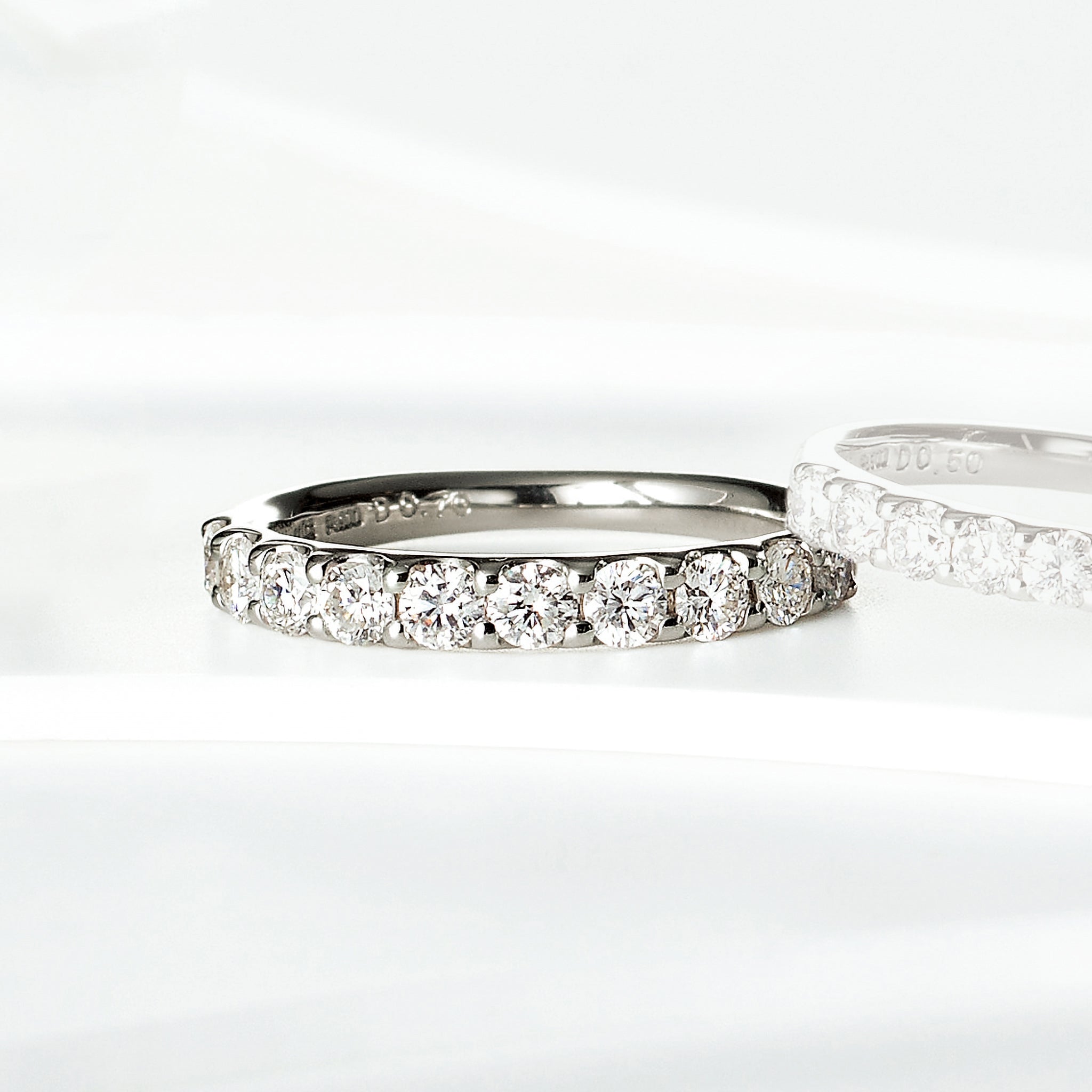 ダイヤモンド プラチナリング(計0.7カラット/ハーフエタニティ/4月誕生石/鑑別書付)《25H01802》