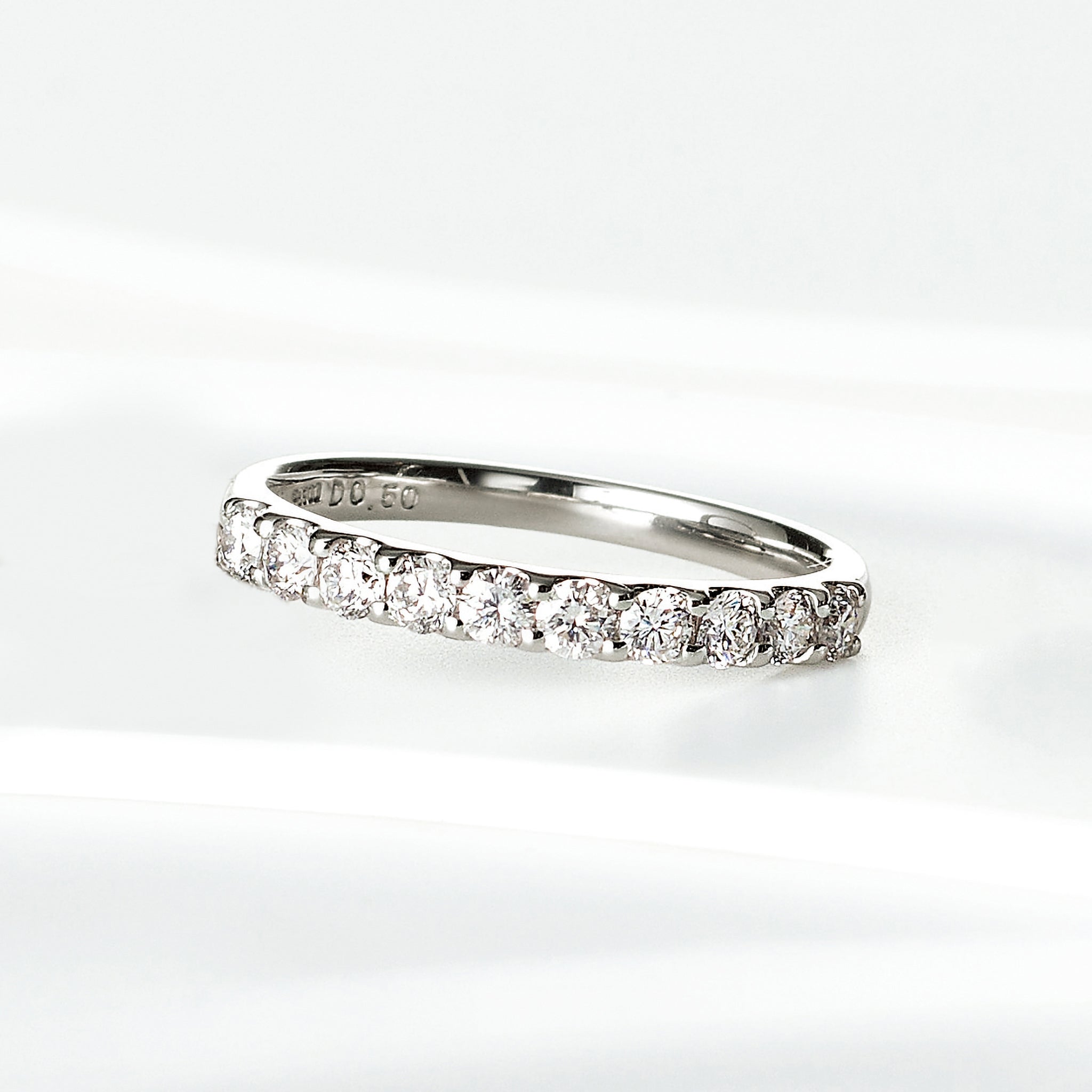 ダイヤモンド プラチナリング(計0.5カラット/ハーフエタニティ/4月誕生石)《25H01803》