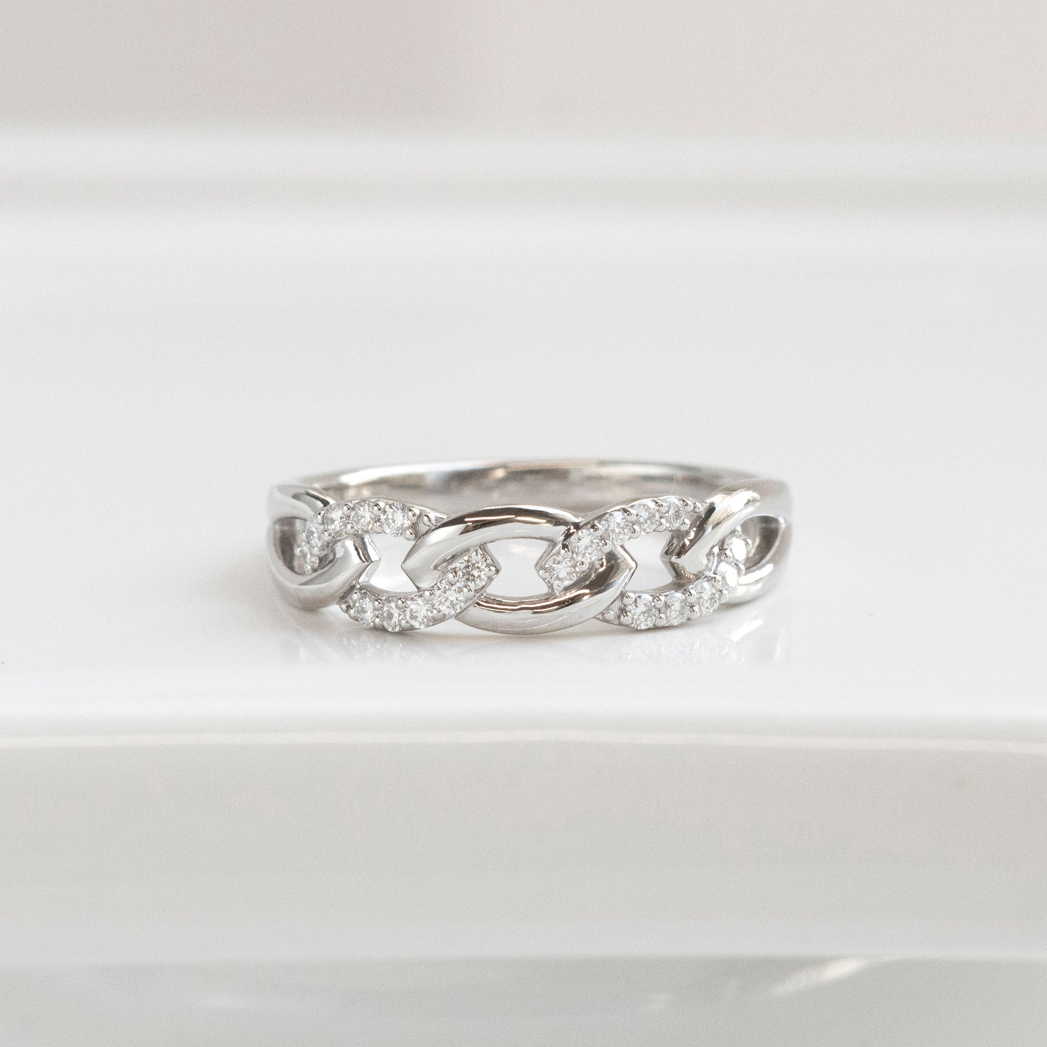 ダイヤモンド プラチナリング(リーフモチーフ/4月誕生石)《25H01805》