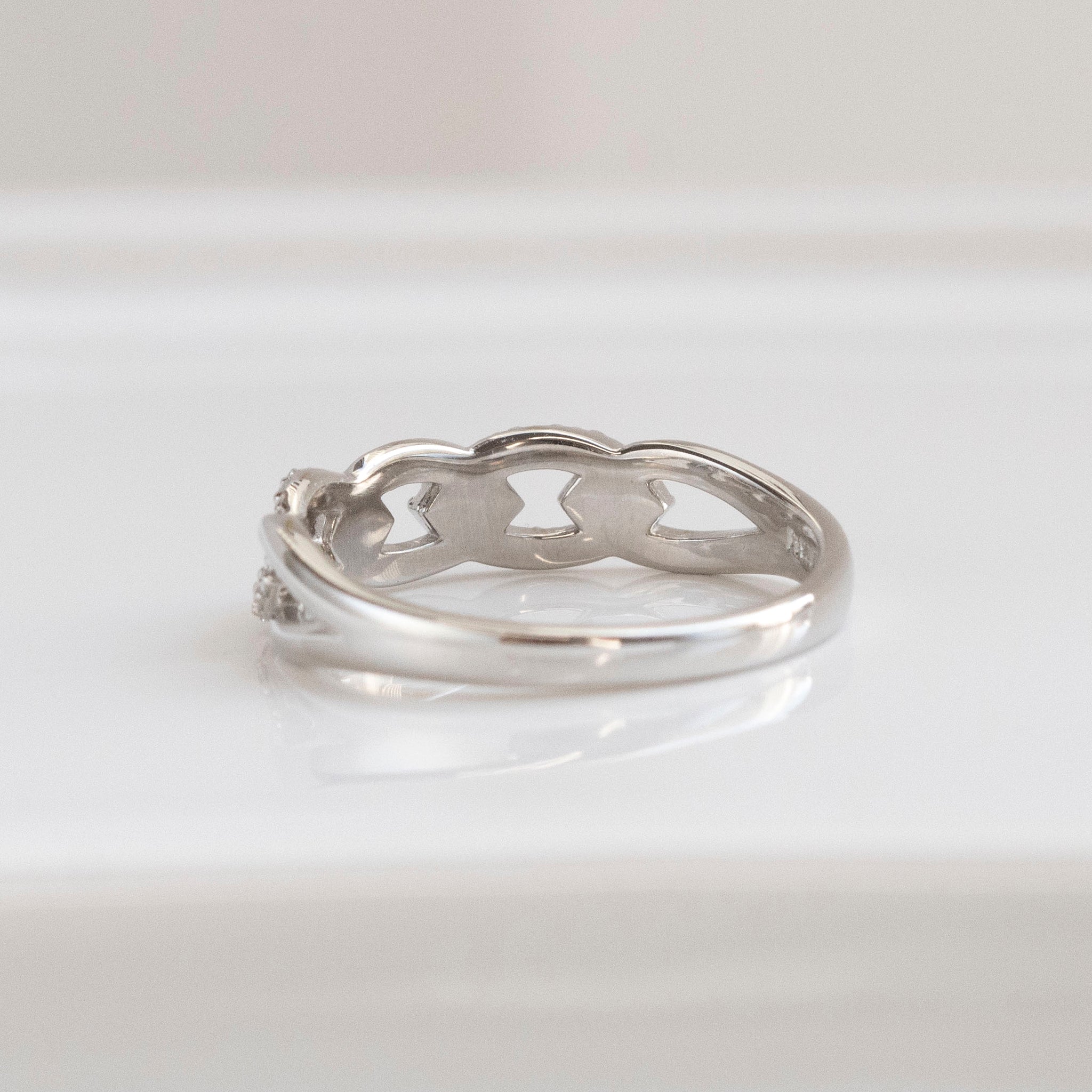 ダイヤモンド プラチナリング(リーフモチーフ/4月誕生石)《25H01805》