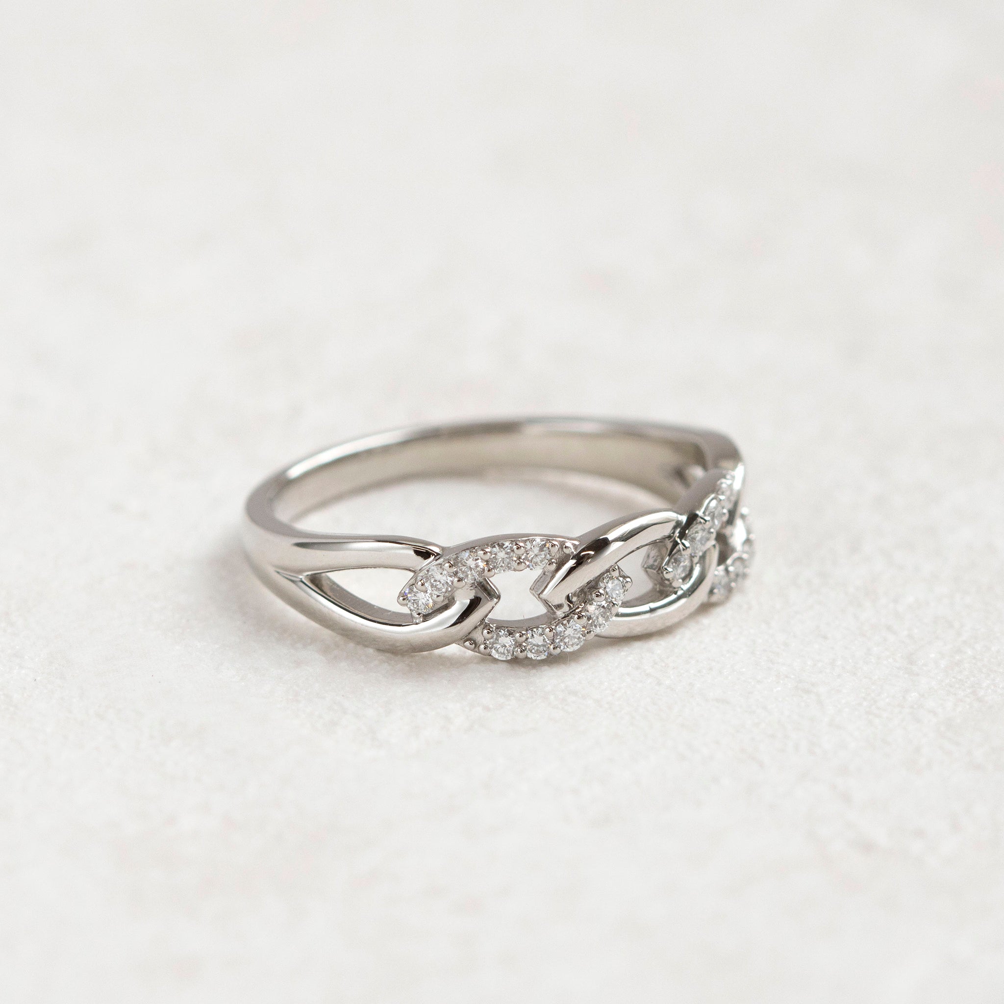 ダイヤモンド プラチナリング(リーフモチーフ/4月誕生石)《25H01805》