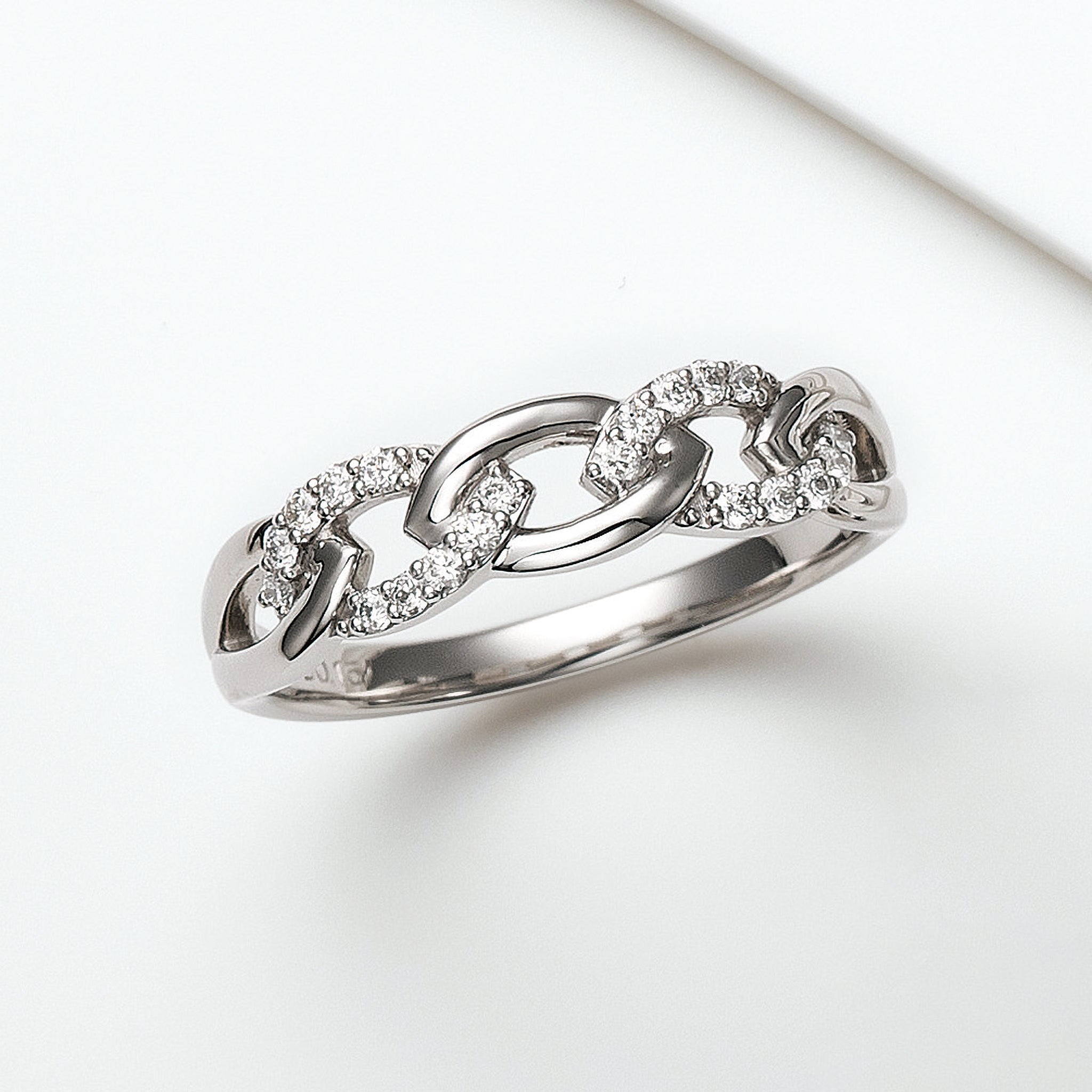 ダイヤモンド プラチナリング(リーフモチーフ/4月誕生石)《25H01805》