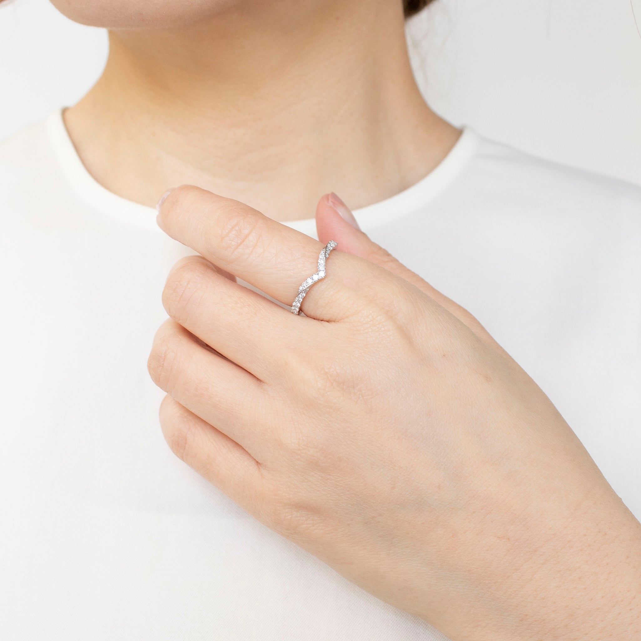 ダイヤモンド プラチナリング(V字/4月誕生石)《25H01807》