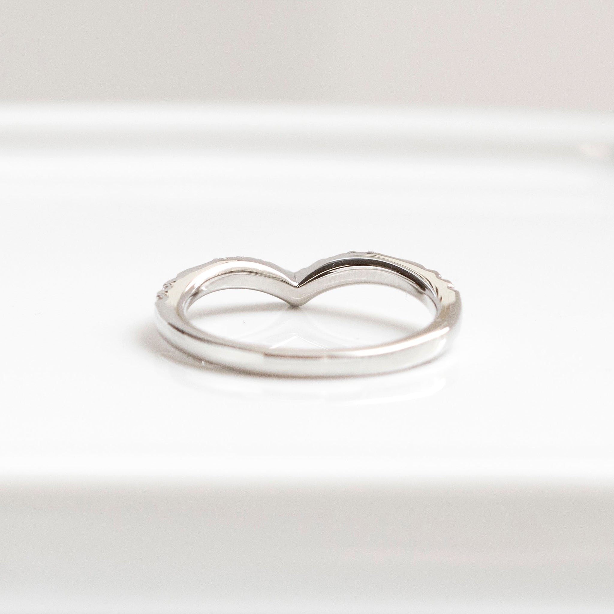 ダイヤモンド プラチナリング(V字/4月誕生石)《25H01807》