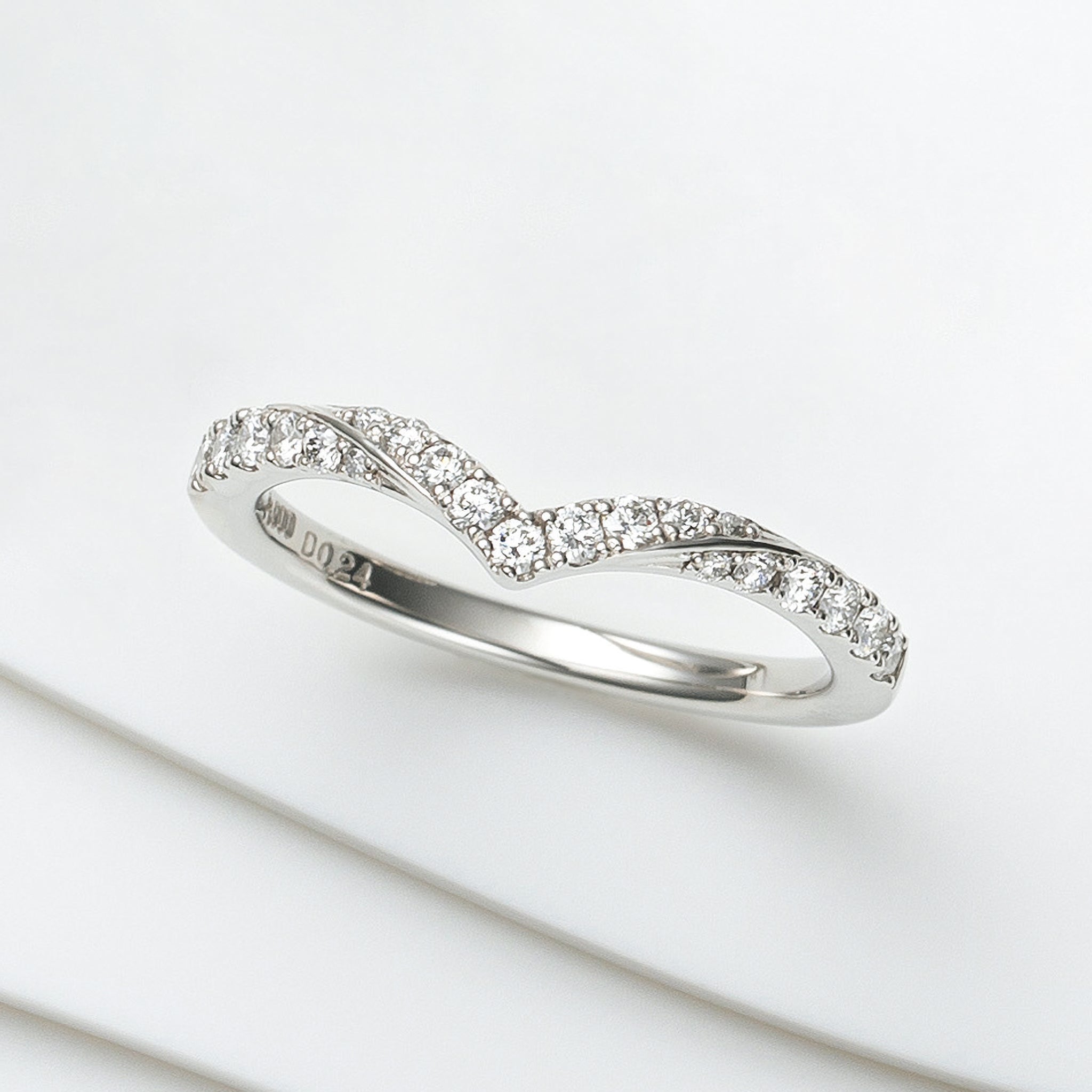 ダイヤモンド プラチナリング(V字/4月誕生石)《25H01807》