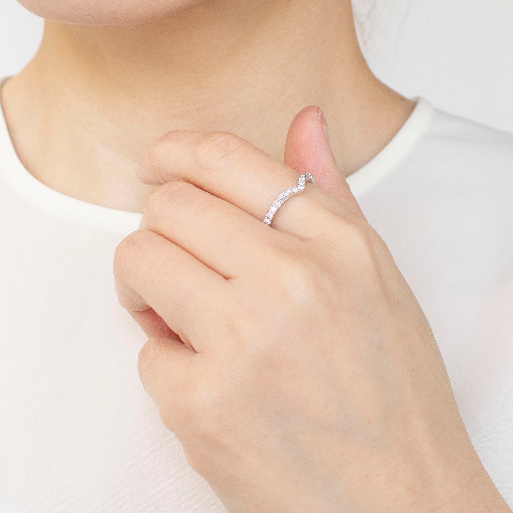 ダイヤモンド プラチナリング(V字/4月誕生石)《25H01807》