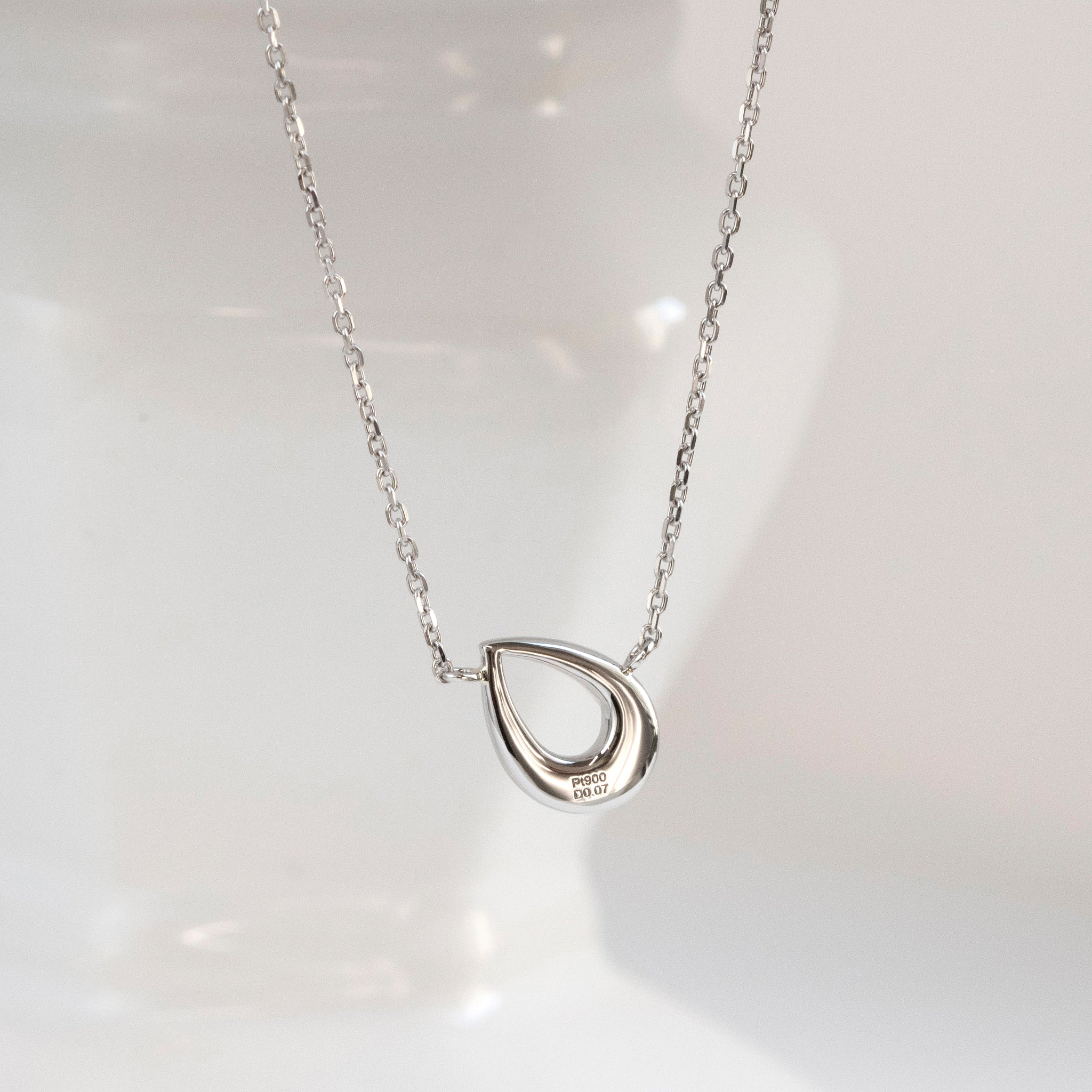 ダイヤモンド プラチナネックレス(雫モチーフ/4月誕生石)《25H01809》