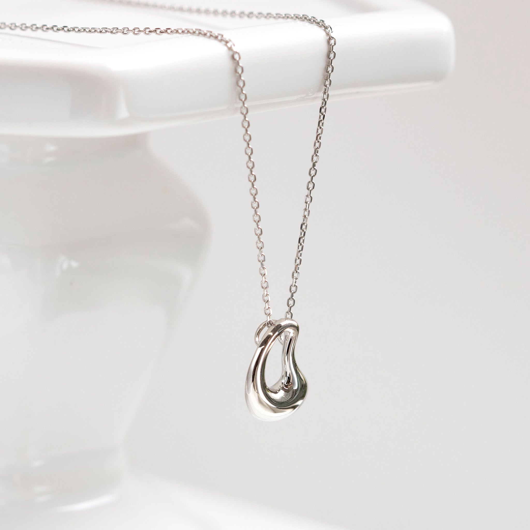 プラチナネックレス(雫モチーフ/4月誕生石)《25H01902》