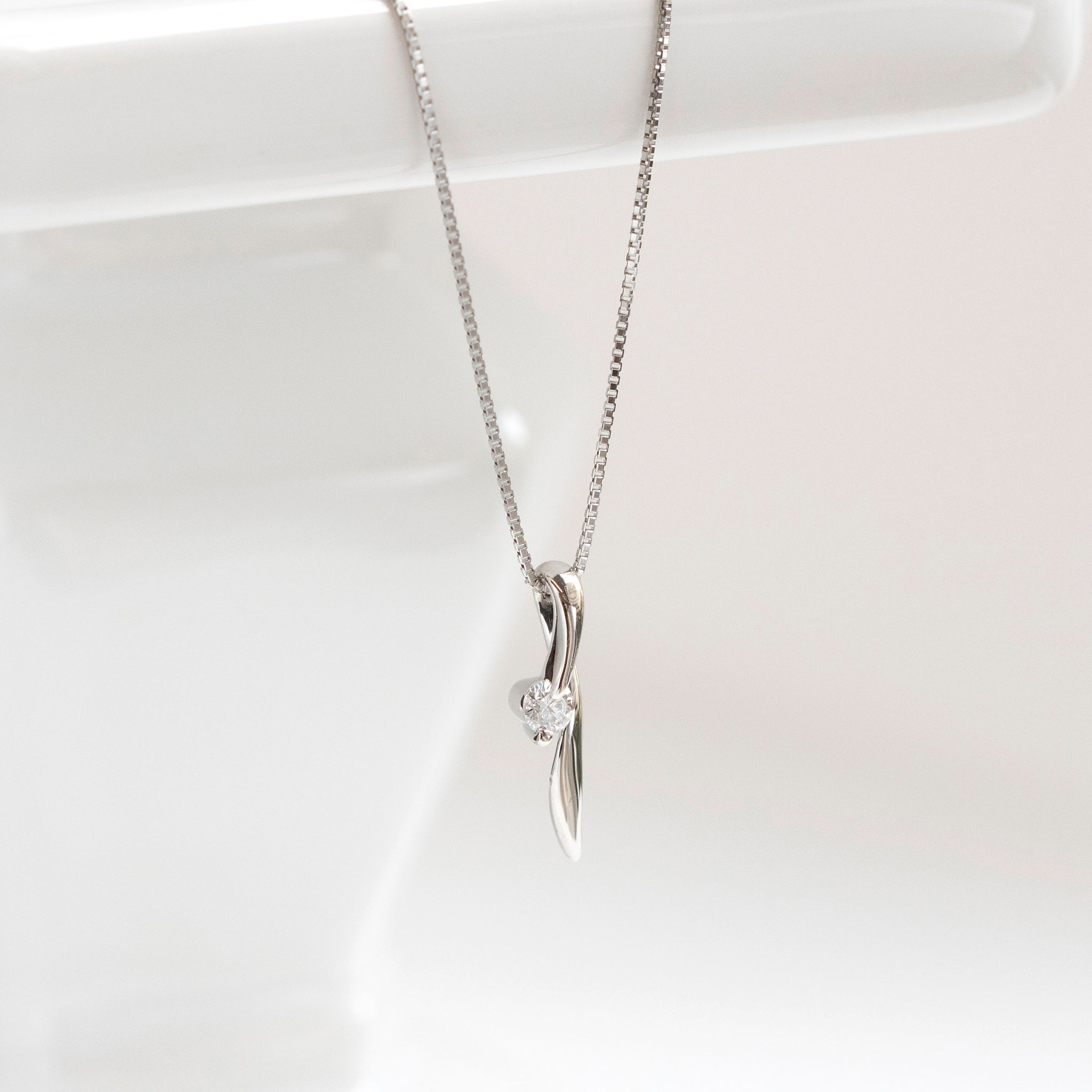 ダイヤモンド プラチナネックレス(4月誕生石)《25H01905》