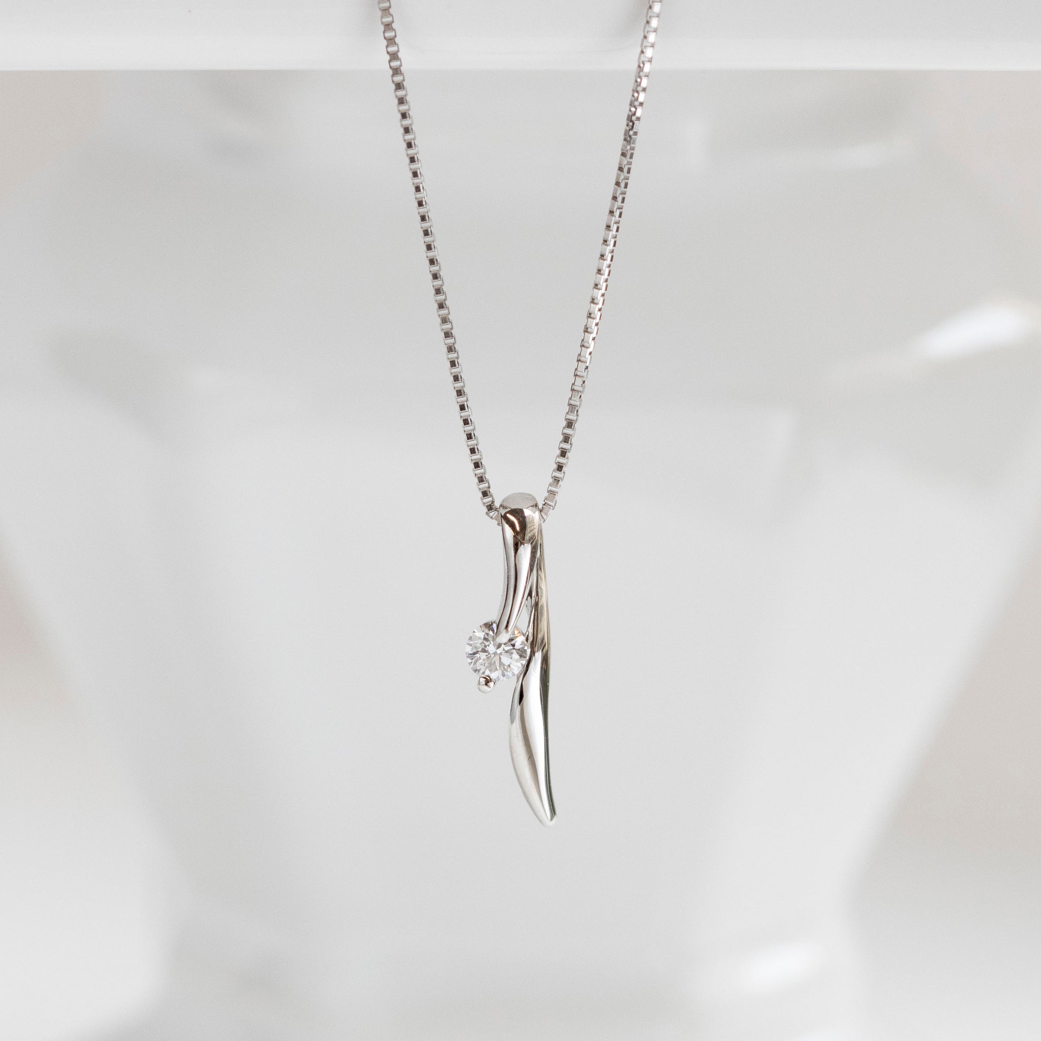 ダイヤモンド プラチナネックレス(4月誕生石)《25H01905》