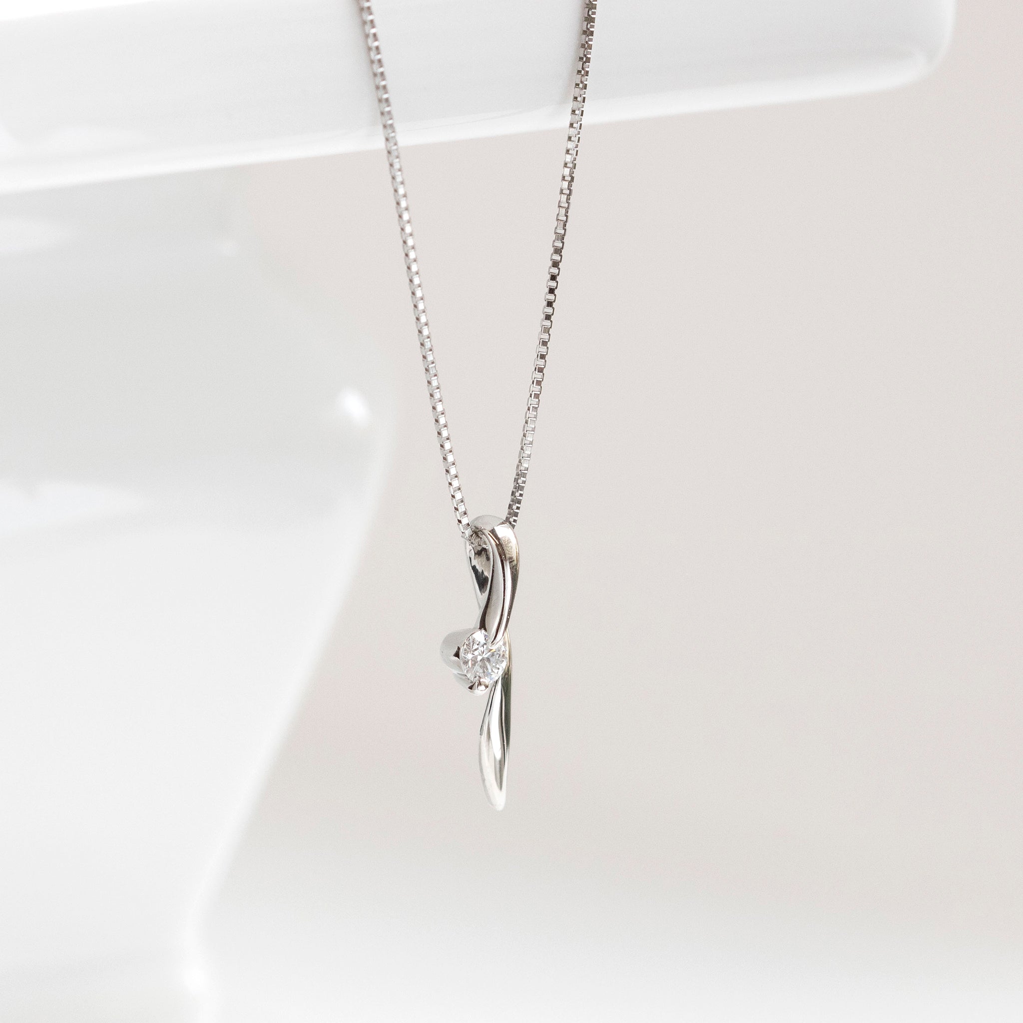 ダイヤモンド プラチナネックレス(4月誕生石)《25H01905》