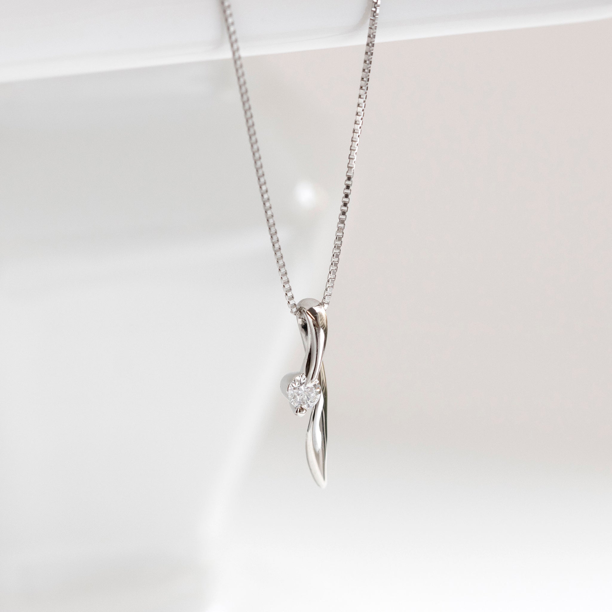 ダイヤモンド プラチナネックレス(4月誕生石)《25H01905》