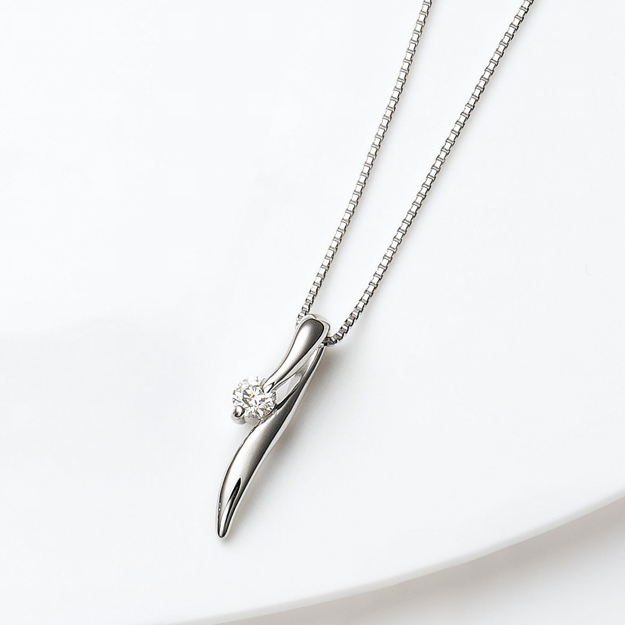 ダイヤモンド プラチナネックレス(4月誕生石)《25H01905》