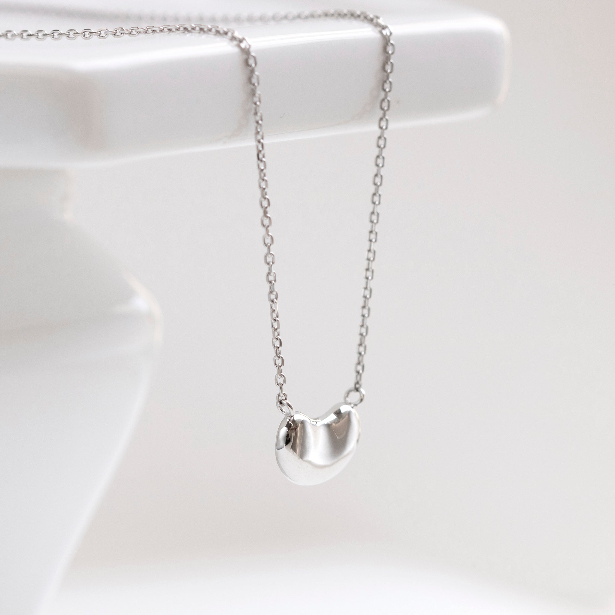 プラチナネックレス(ビーンズモチーフ)《25H01908》