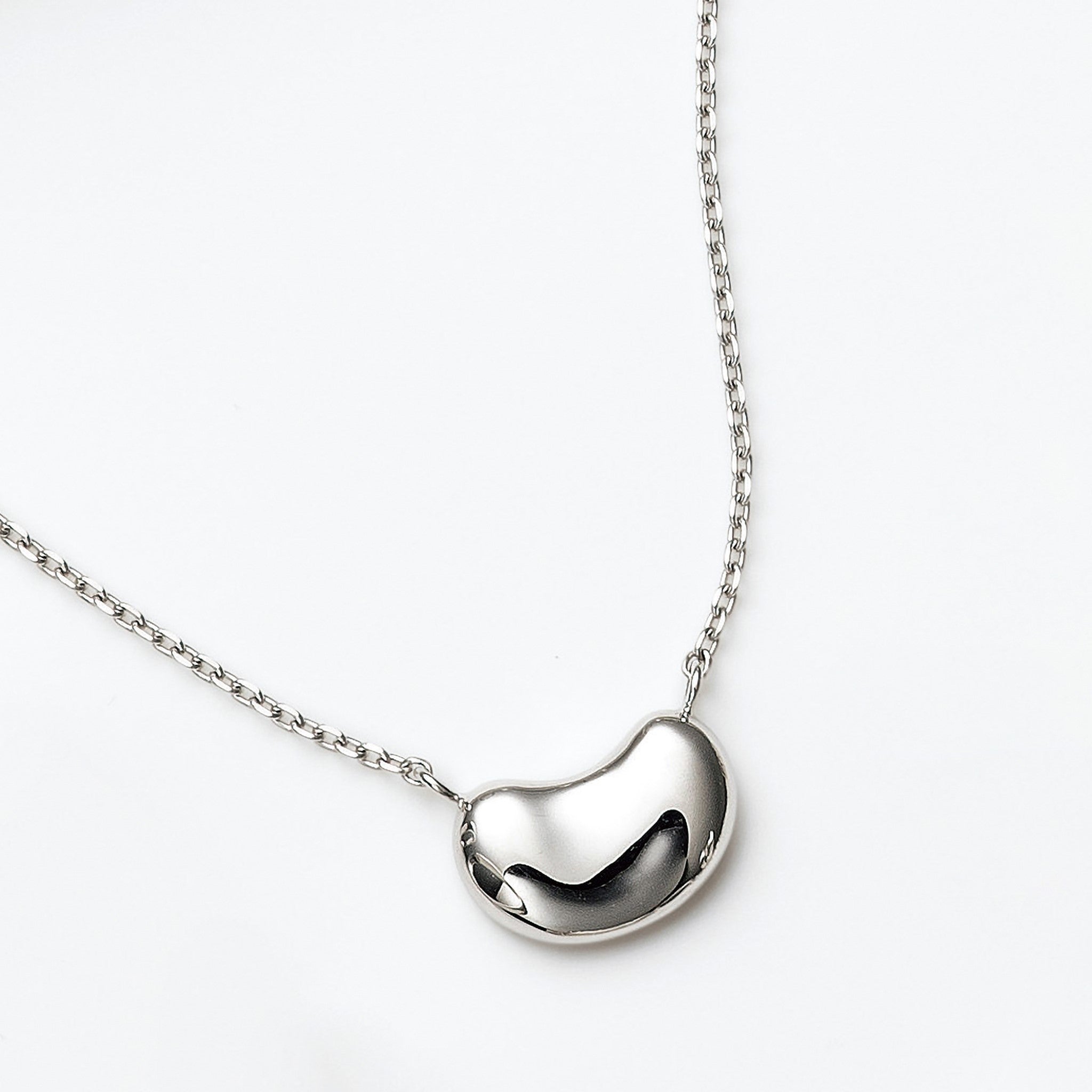 プラチナネックレス(ビーンズモチーフ)《25H01908》