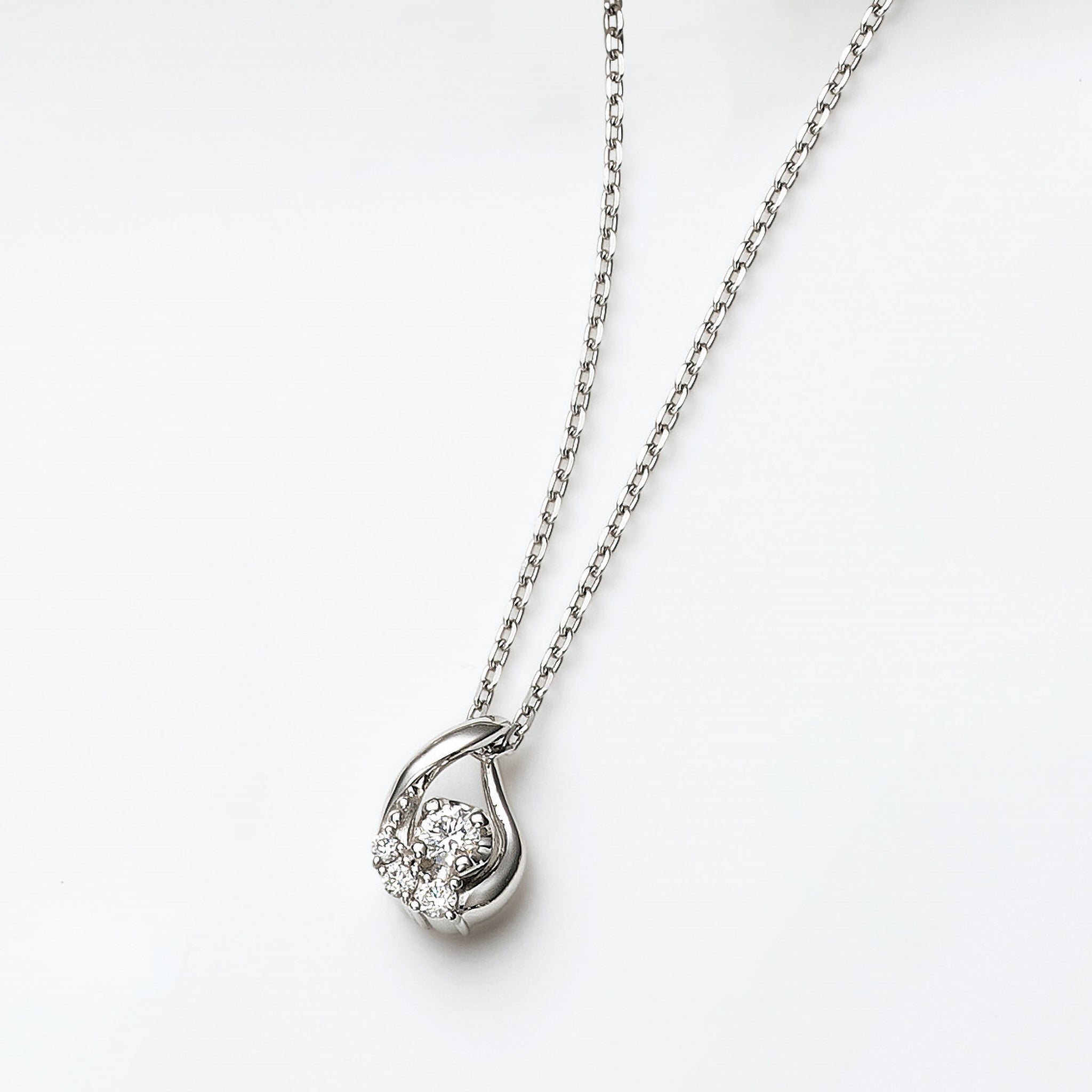 ダイヤモンド プラチナネックレス(4月誕生石)《25H01909