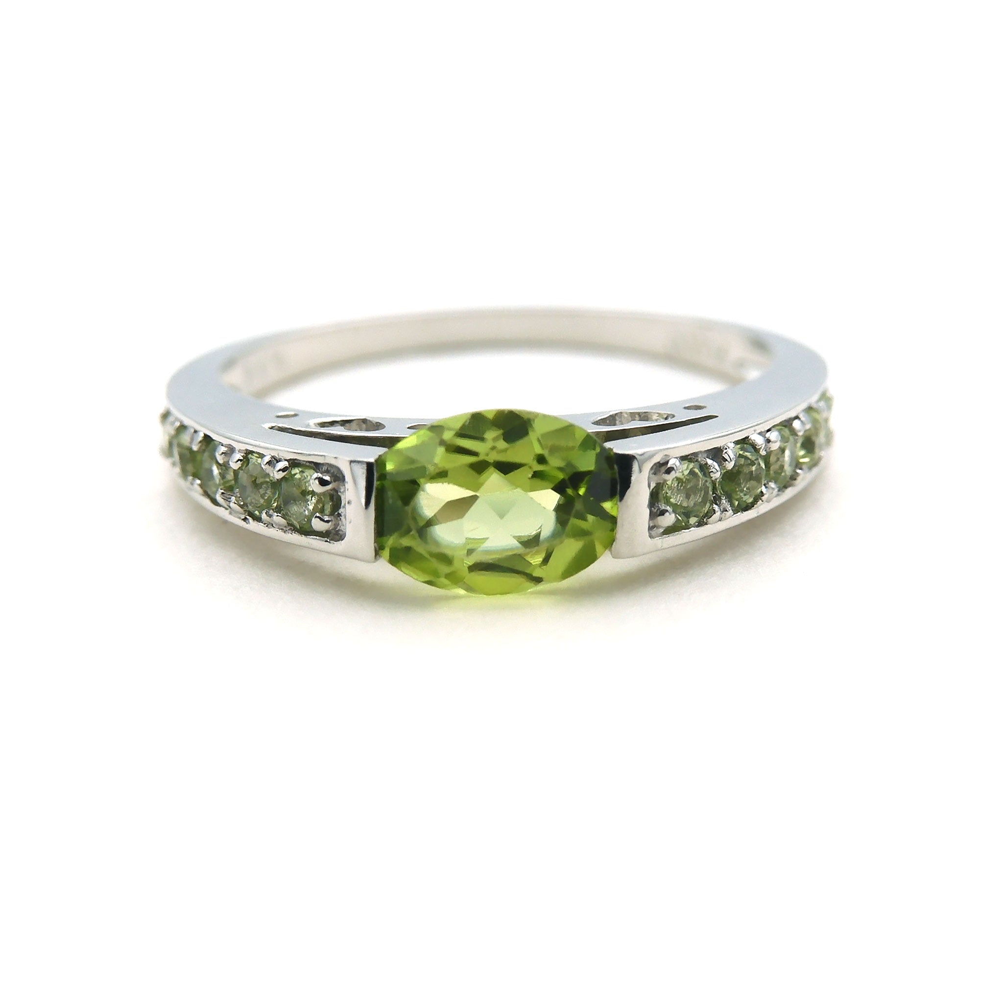 ペリドット プラチナリング(8月誕生石)《25H02110》