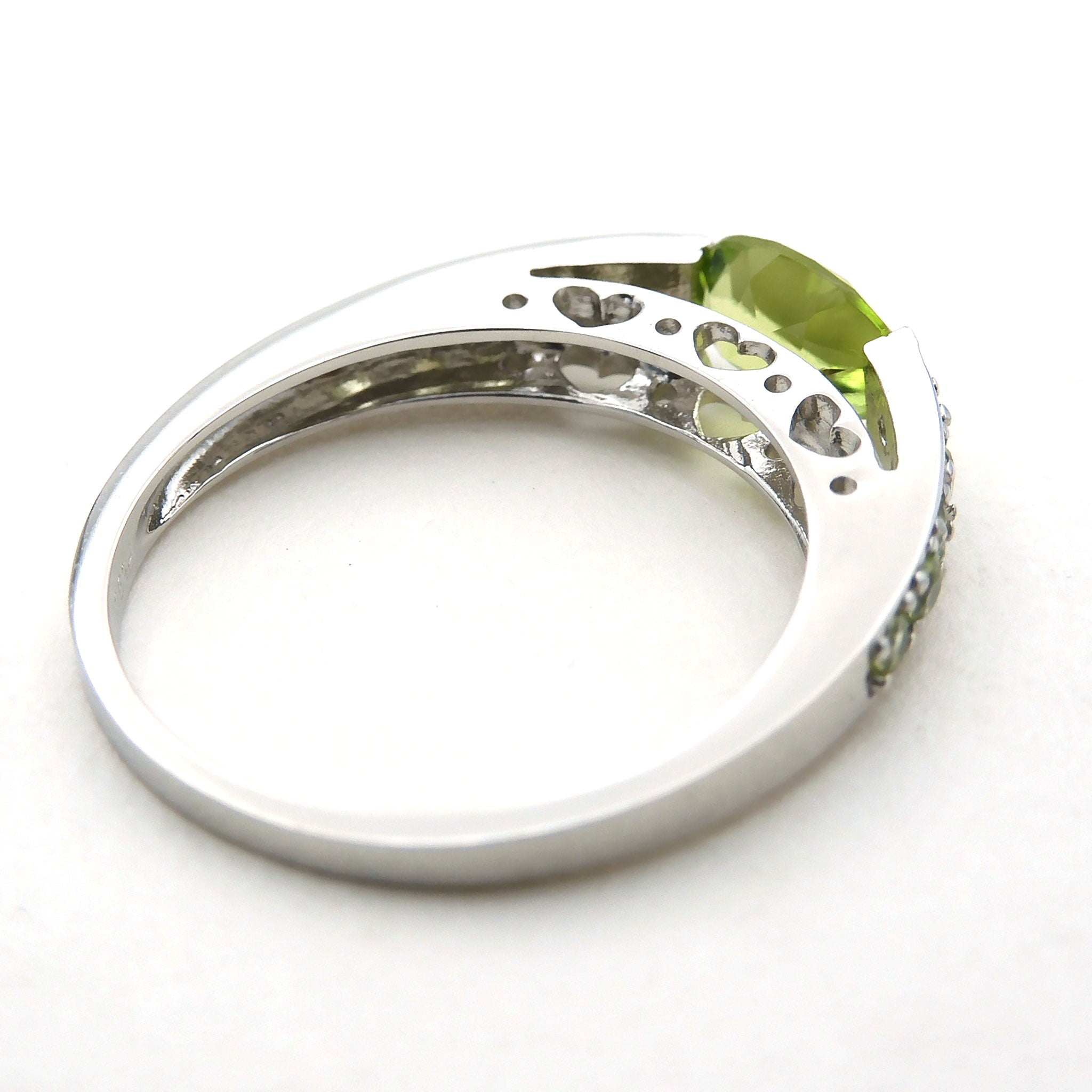 ペリドット プラチナリング(8月誕生石)《25H02110》