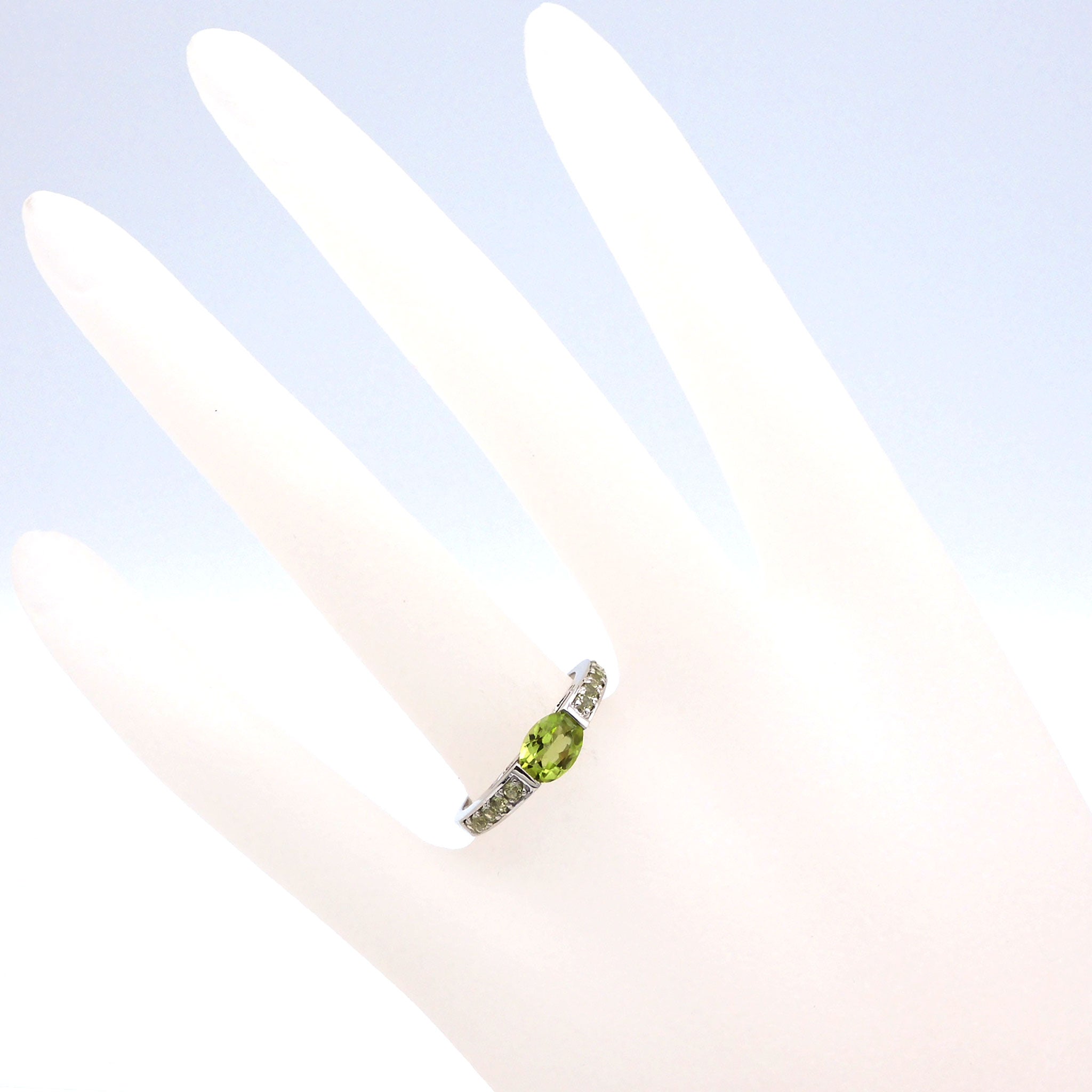 ペリドット プラチナリング(8月誕生石)《25H02110》