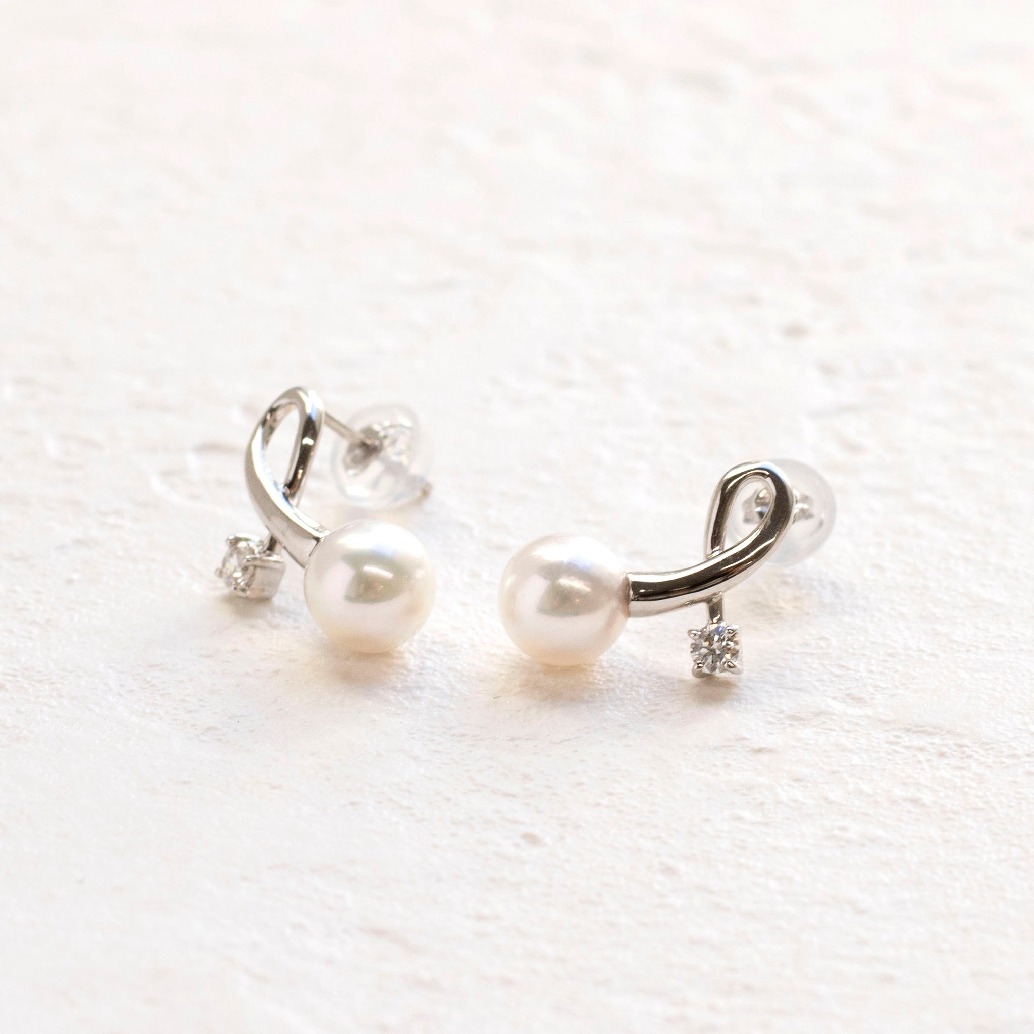 パール/ダイヤモンド プラチナピアス(アコヤ真珠/6mm/6月誕生石)《25H02201》