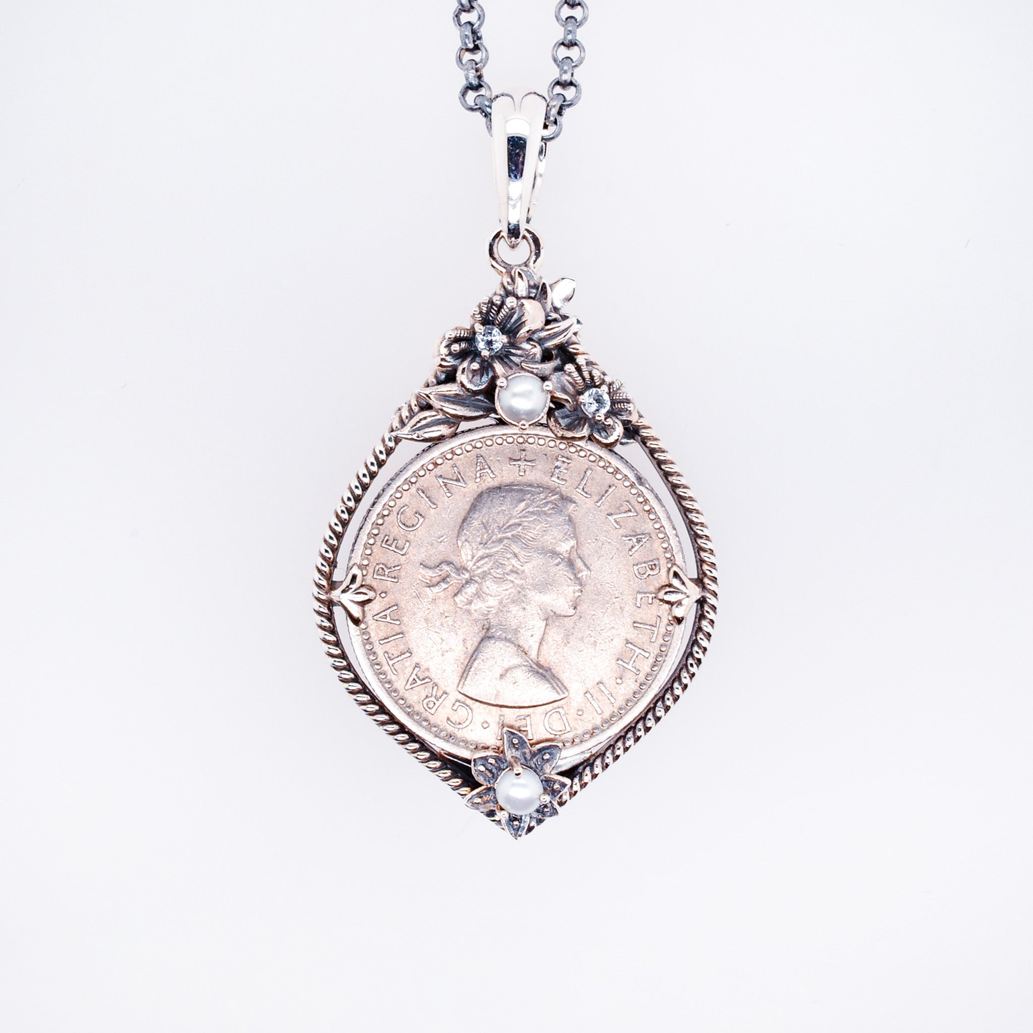 パール/ホワイトトパーズ シルバーネックレス(淡水真珠/6ペンスコイン/リバーシブル)《25H02404》