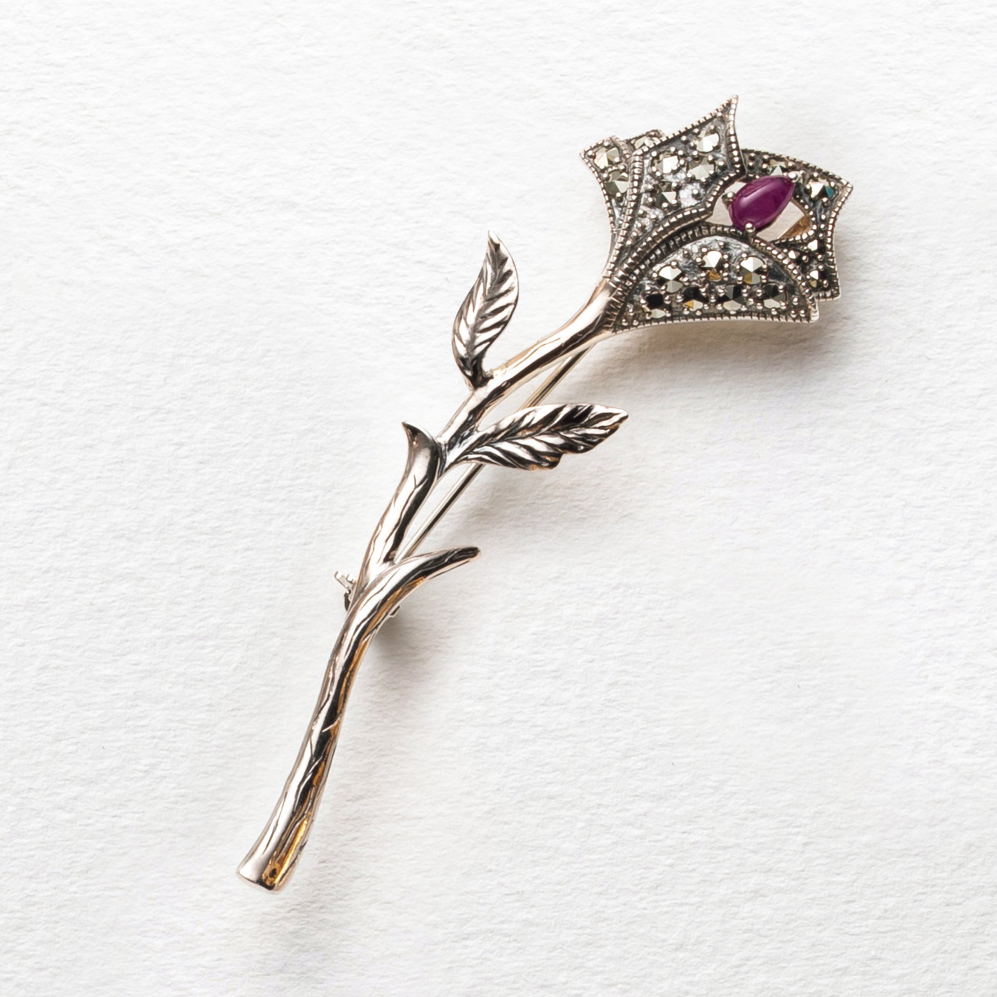 ルビー シルバーブローチ兼ペンダントトップ(バラモチーフ/7月誕生石)《25H02412》