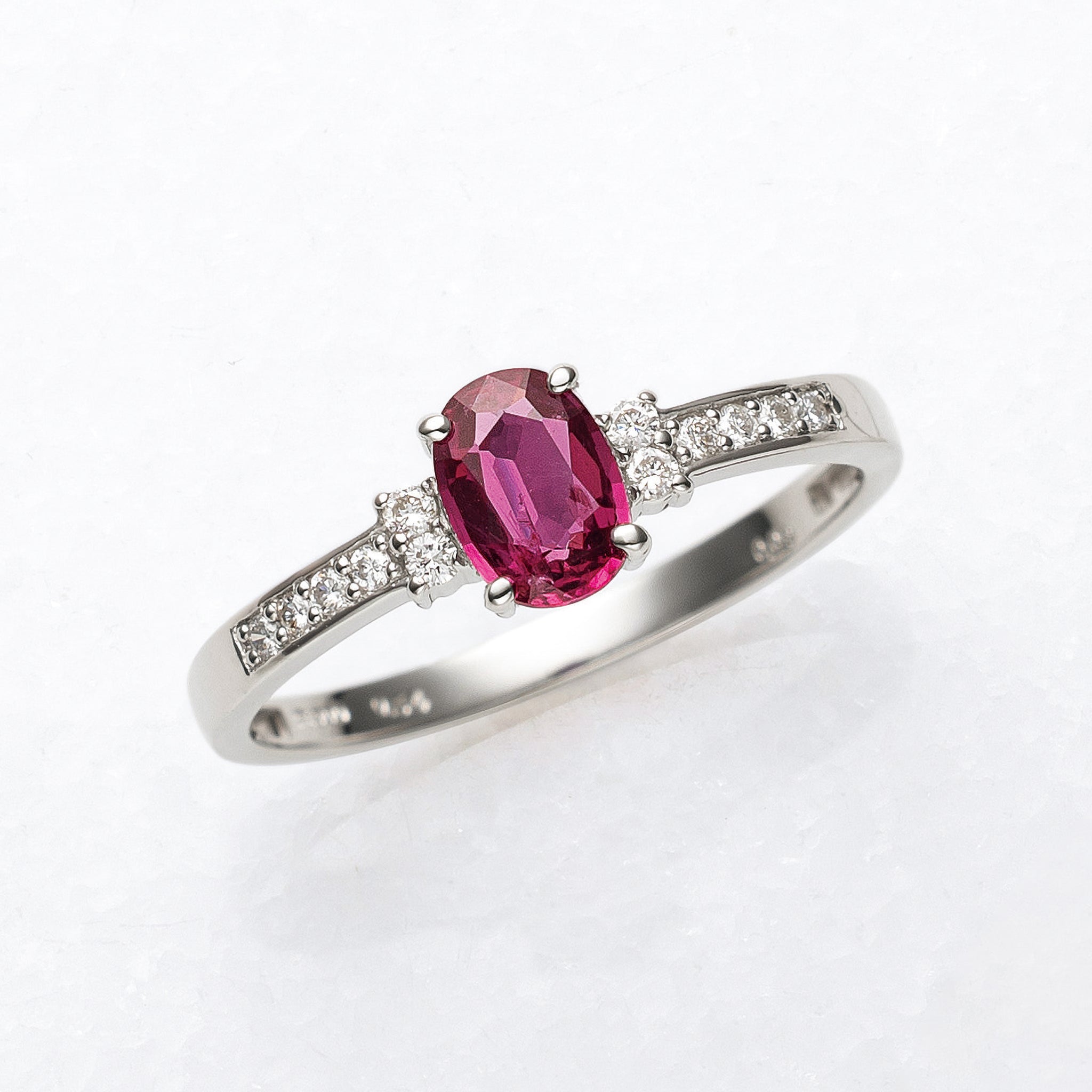 ルビー/ダイヤモンド プラチナリング(7月誕生石)《25H02503》