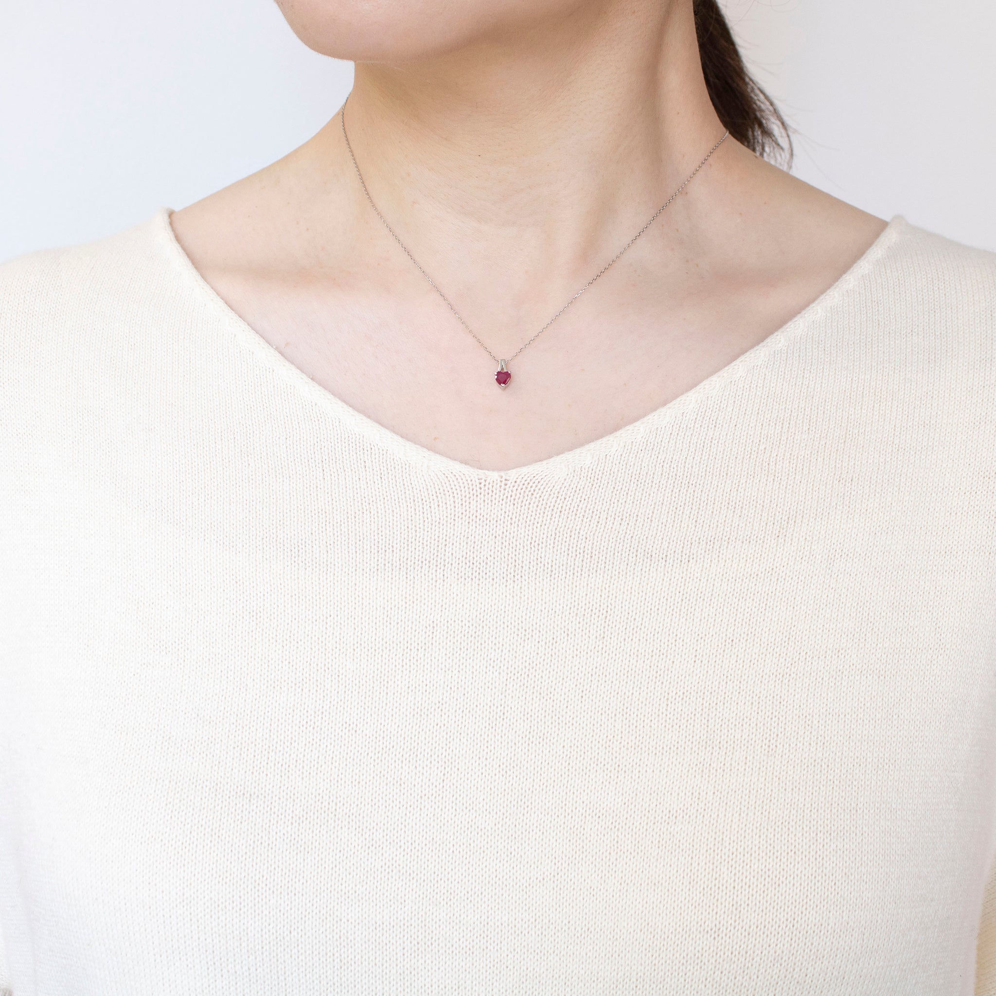 ルビー プラチナネックレス(ハートシェイプ/7月誕生石)《25H02702》