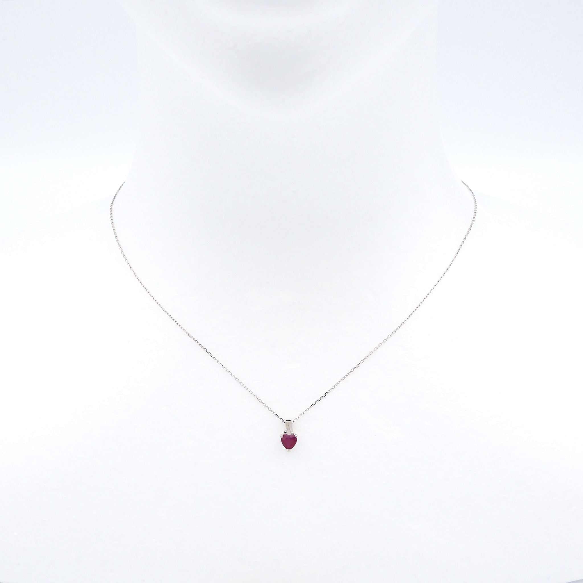 ルビー プラチナネックレス(ハートシェイプ/7月誕生石)《25H02702》