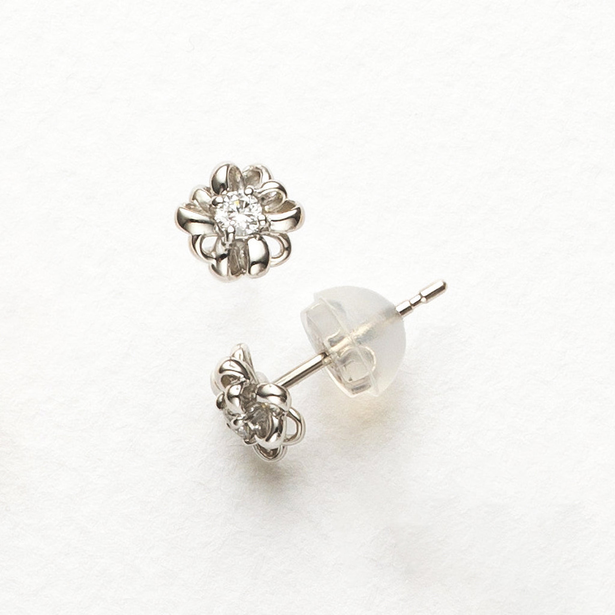 ダイヤモンド プラチナピアス(フラワーモチーフ/4月誕生石)《25H02707》