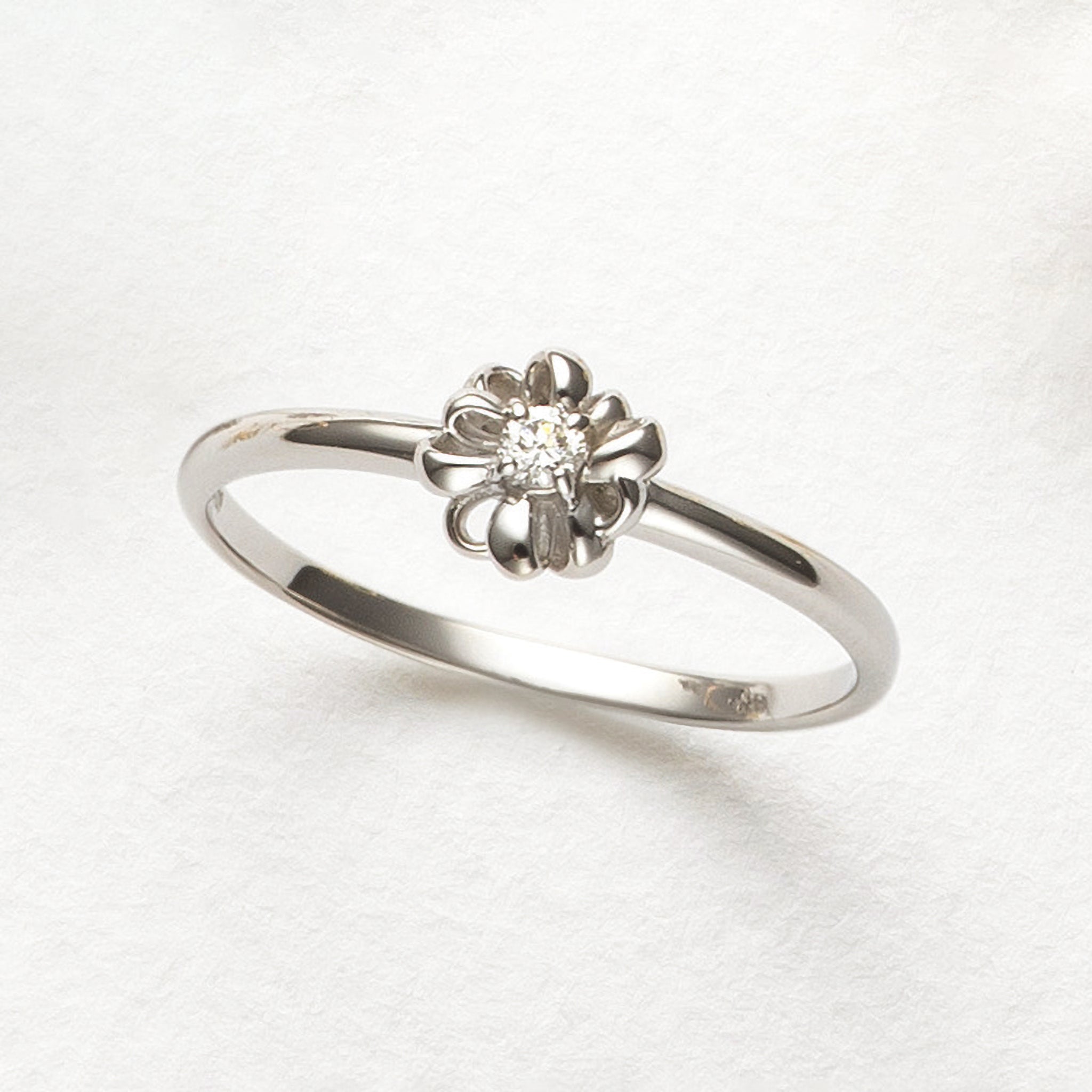 ダイヤモンド プラチナリング(フラワーモチーフ/4月誕生石)《25H02708》