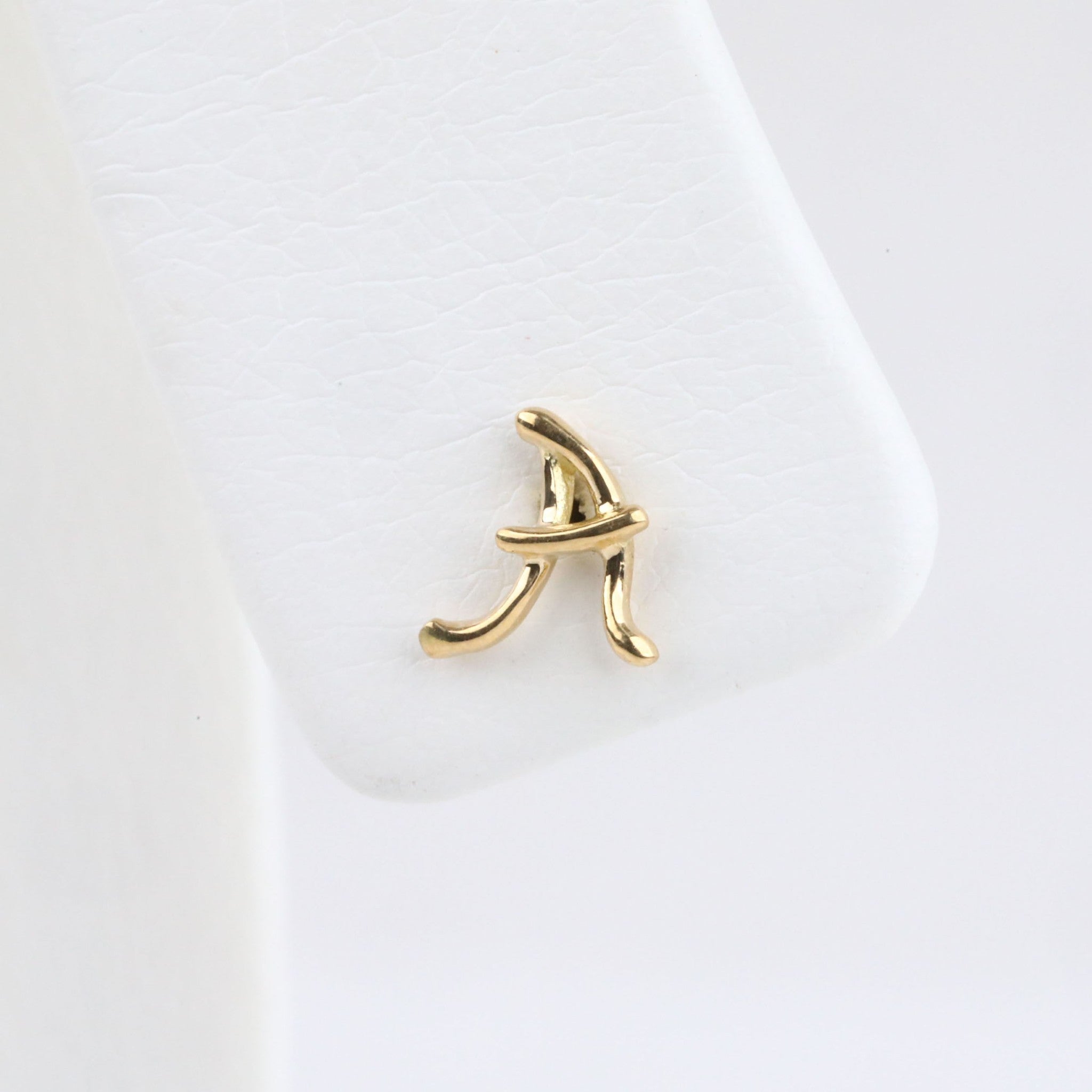 K18ピアス(イニシャル/A/片側)《25H02711-A》