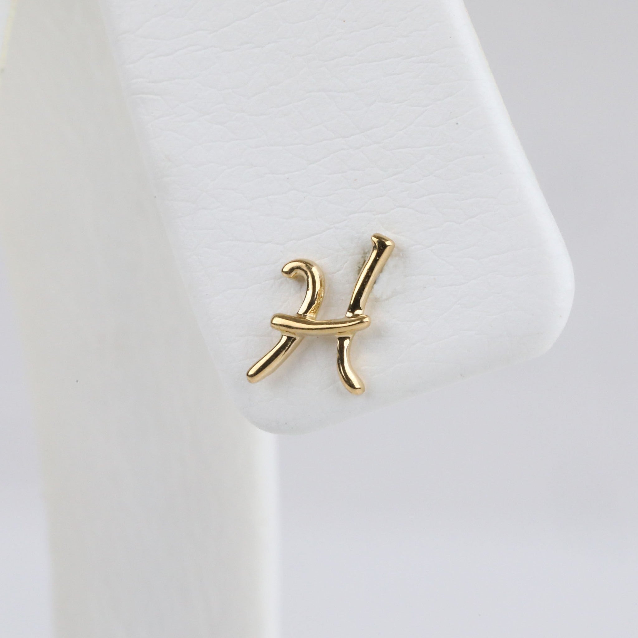 K18ピアス(イニシャル/H/片側)《25H02711-H》