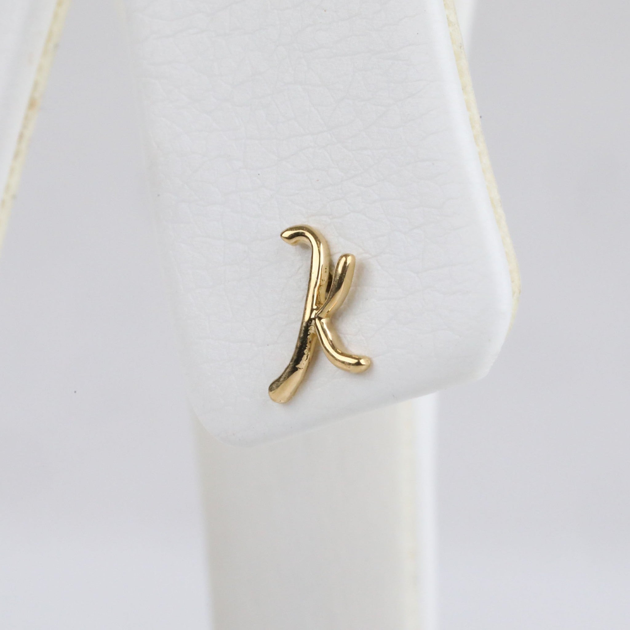 K18ピアス(イニシャル/K/片側)《25H02711-K》