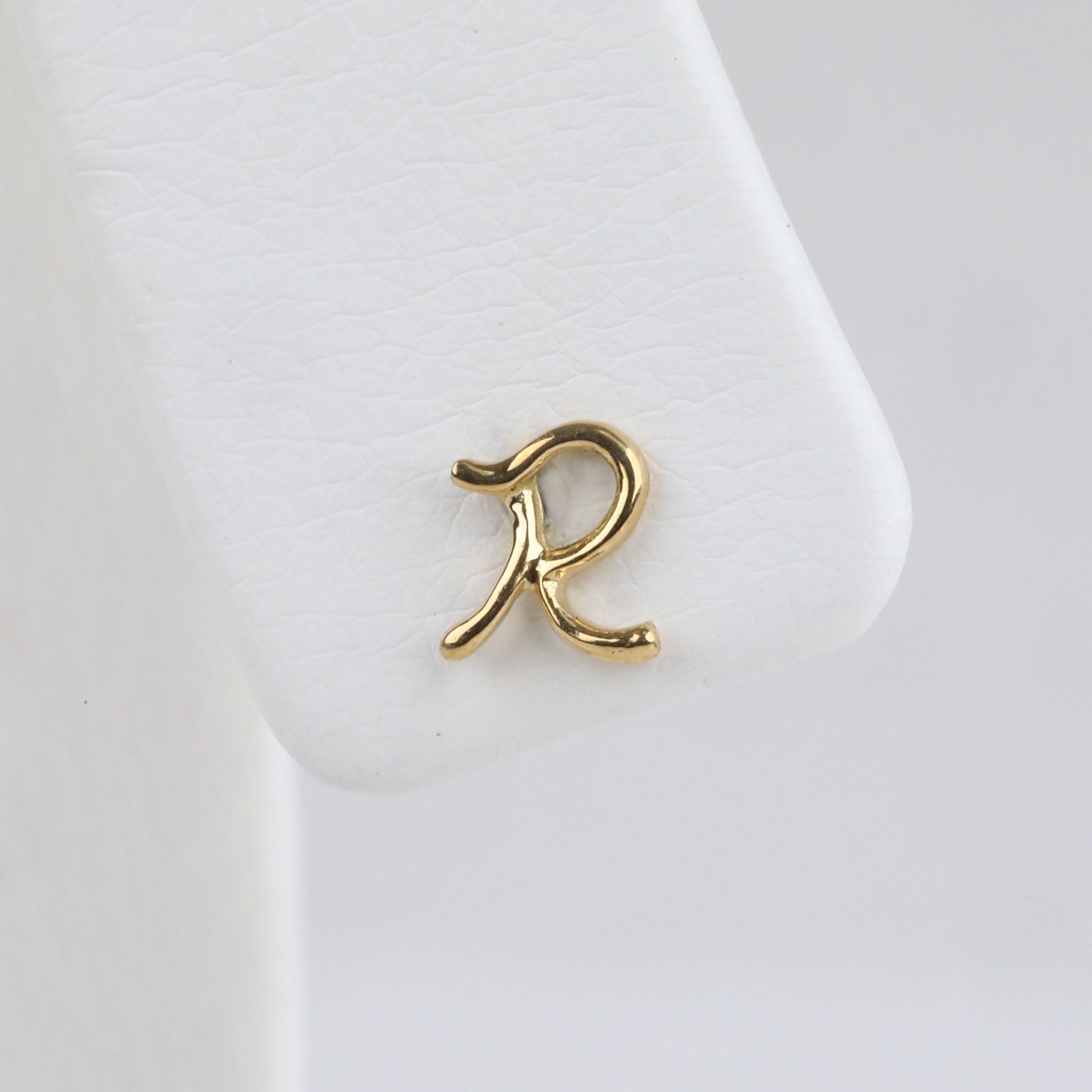 K18ピアス(イニシャル/R/片側)《25H02711-R》