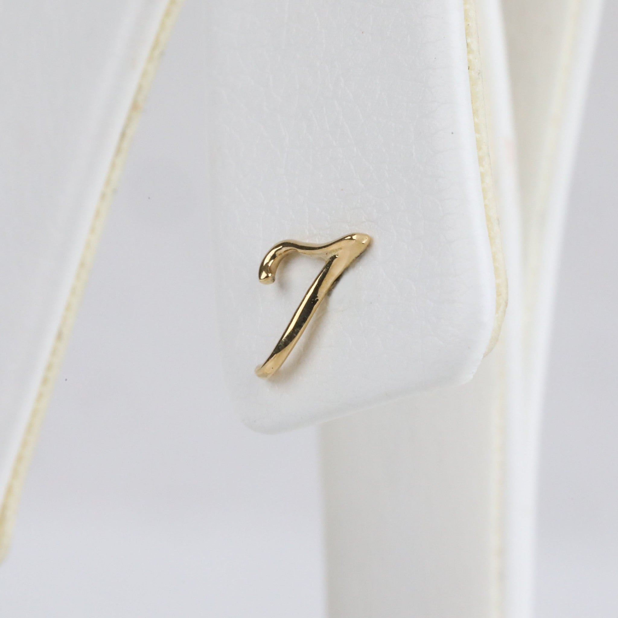 K18ピアス(イニシャル/T/片側)《25H02711-T》