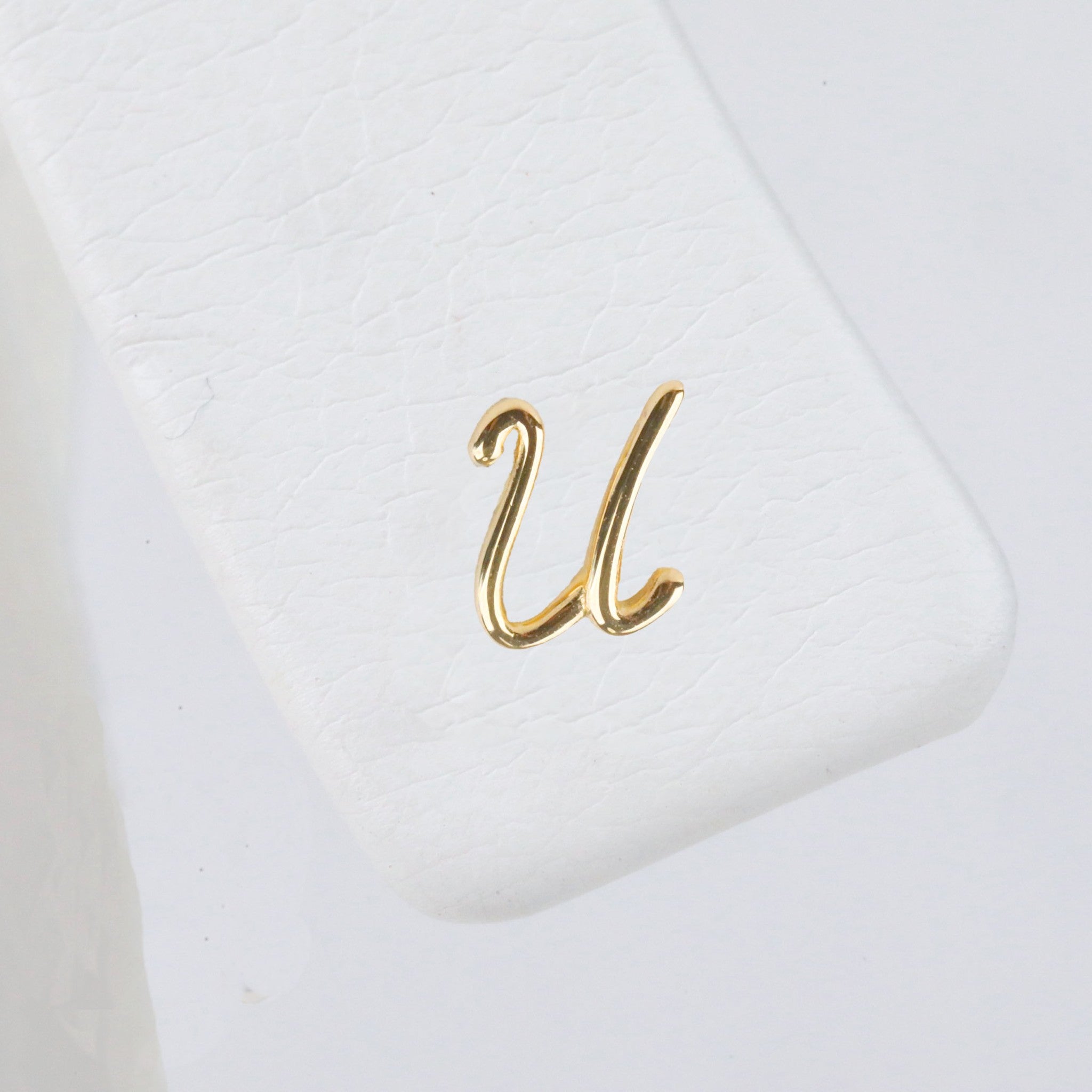 K18ピアス(イニシャル/U/片側)《25H02711-U》