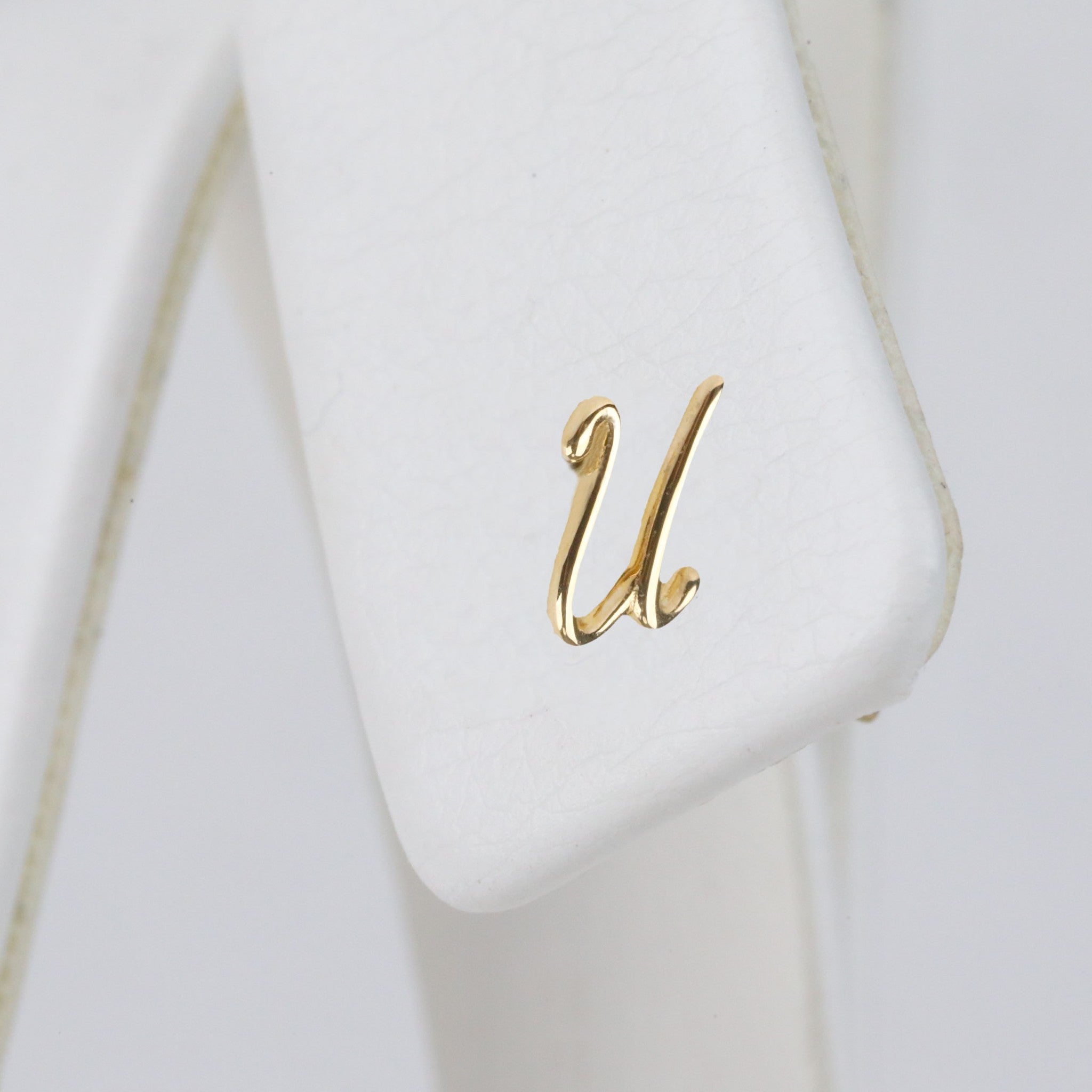 K18ピアス(イニシャル/U/片側)《25H02711-U》