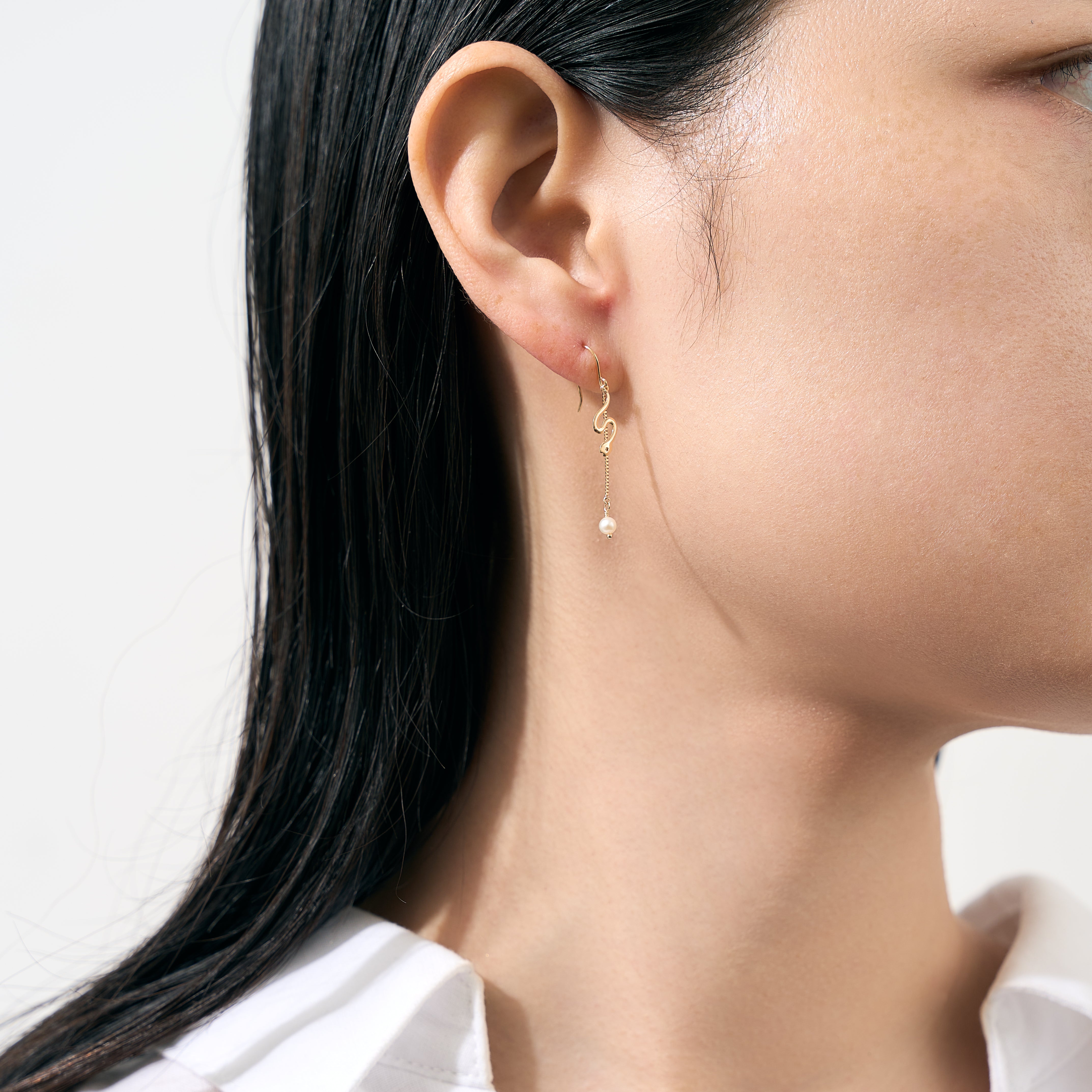 【限定10点】パール K18ピアス(淡水真珠/3mm/ヘビモチーフ/6月誕生石)《25H03004》