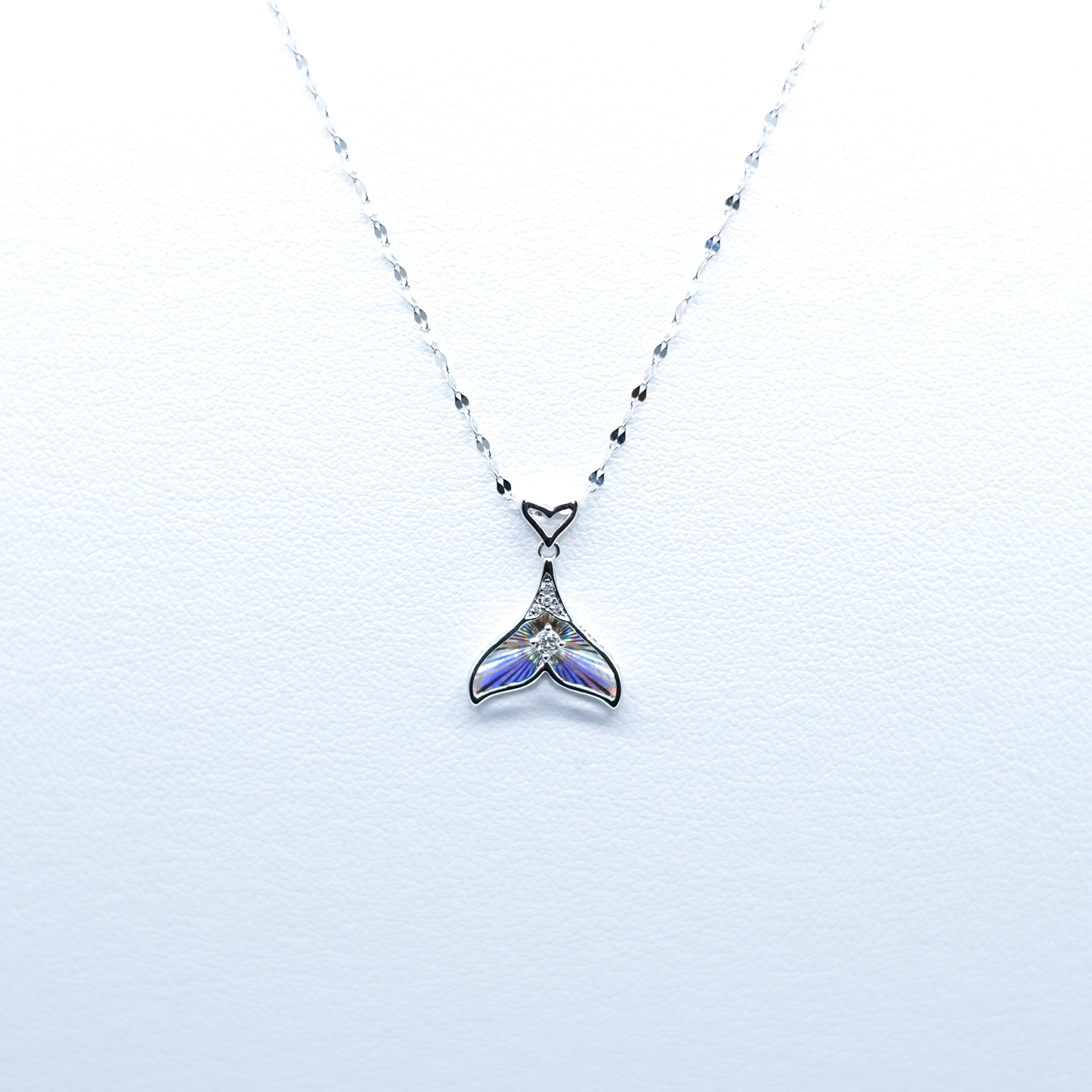 ダイヤモンド K18ネックレス(クジラの尻尾モチーフ/4月誕生石)《25H03101》