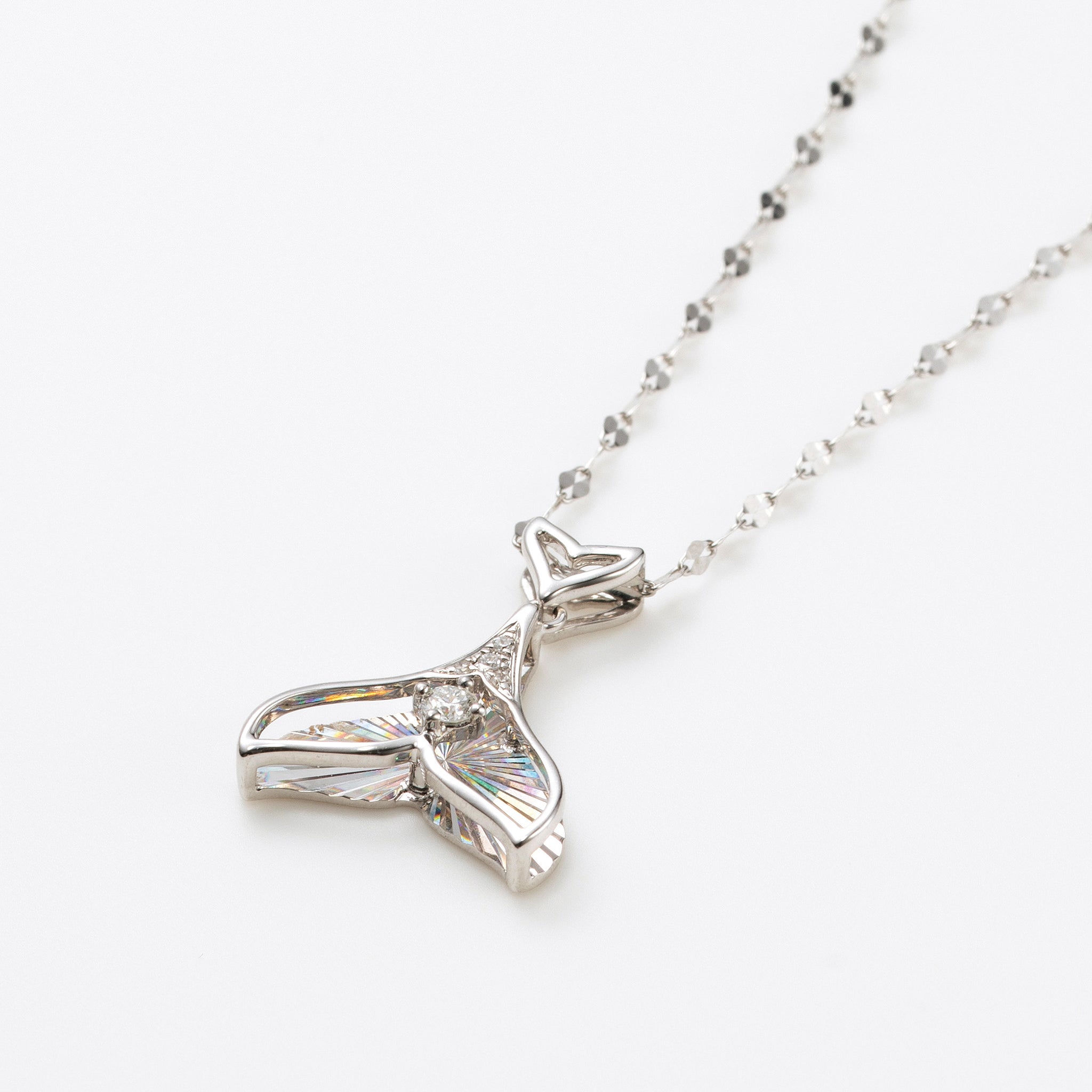 ダイヤモンド K18ネックレス(クジラの尻尾モチーフ/4月誕生石)《25H03101》