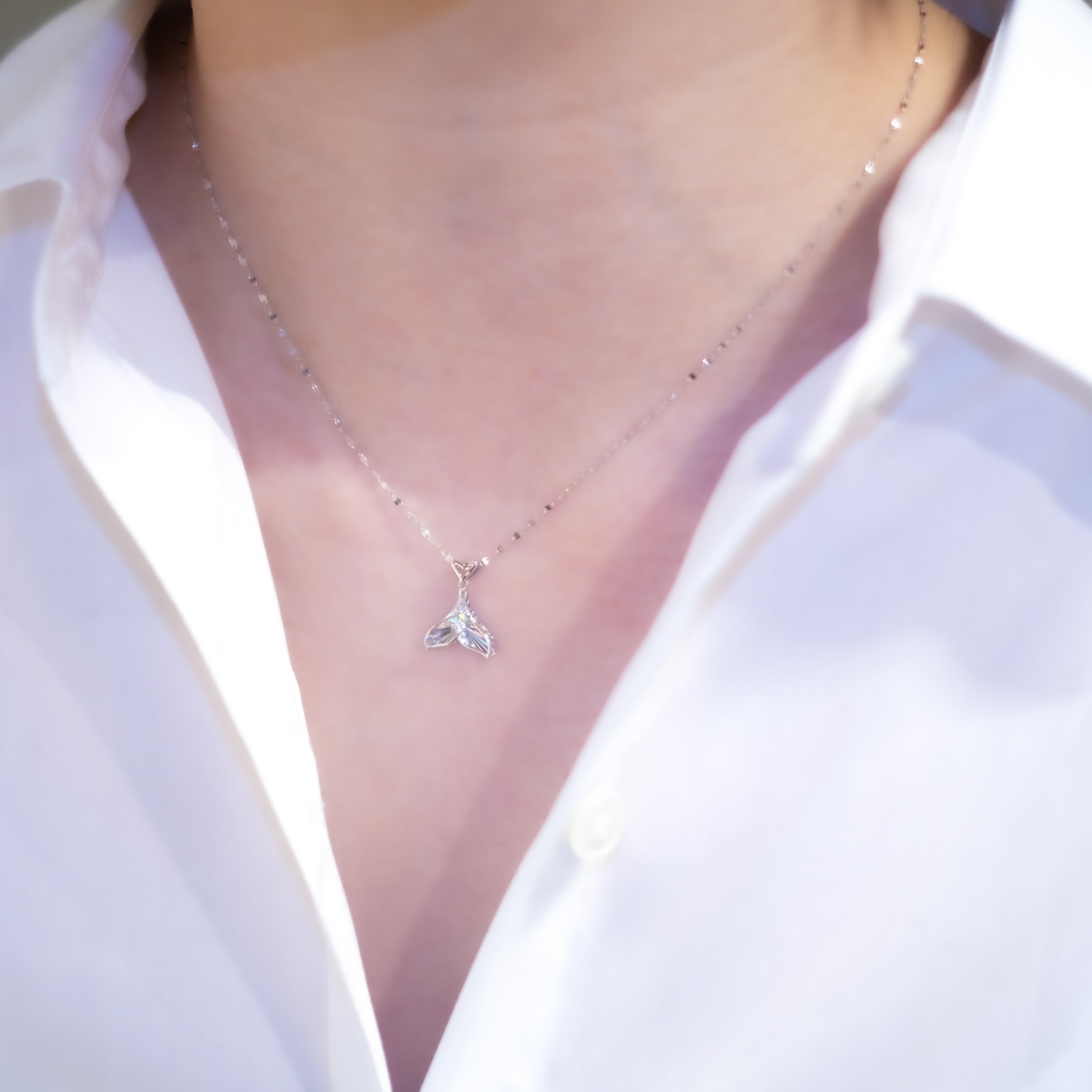 ダイヤモンド K18ネックレス(クジラの尻尾モチーフ/4月誕生石)《25H03101》