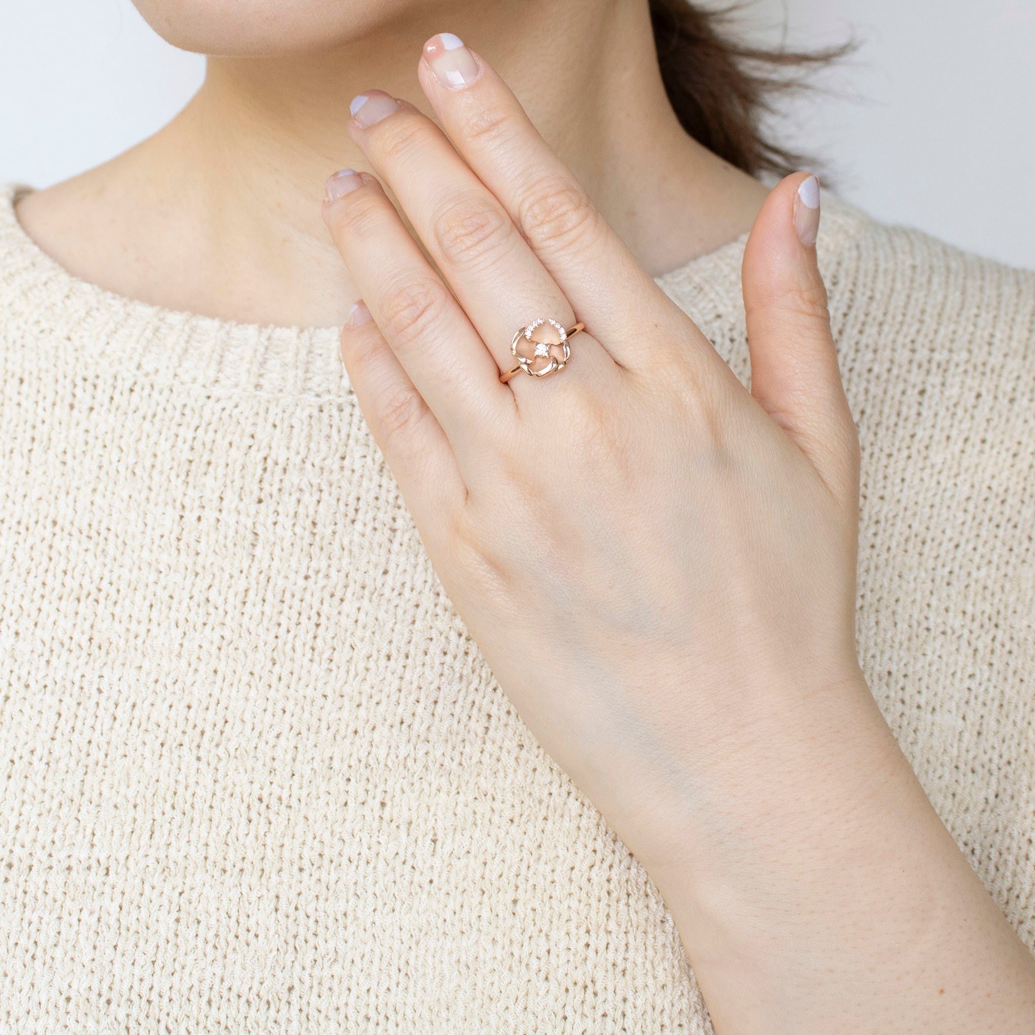 ダイヤモンド K18リング(カメリアモチーフ/4月誕生石/鑑別書付)《25N00201》