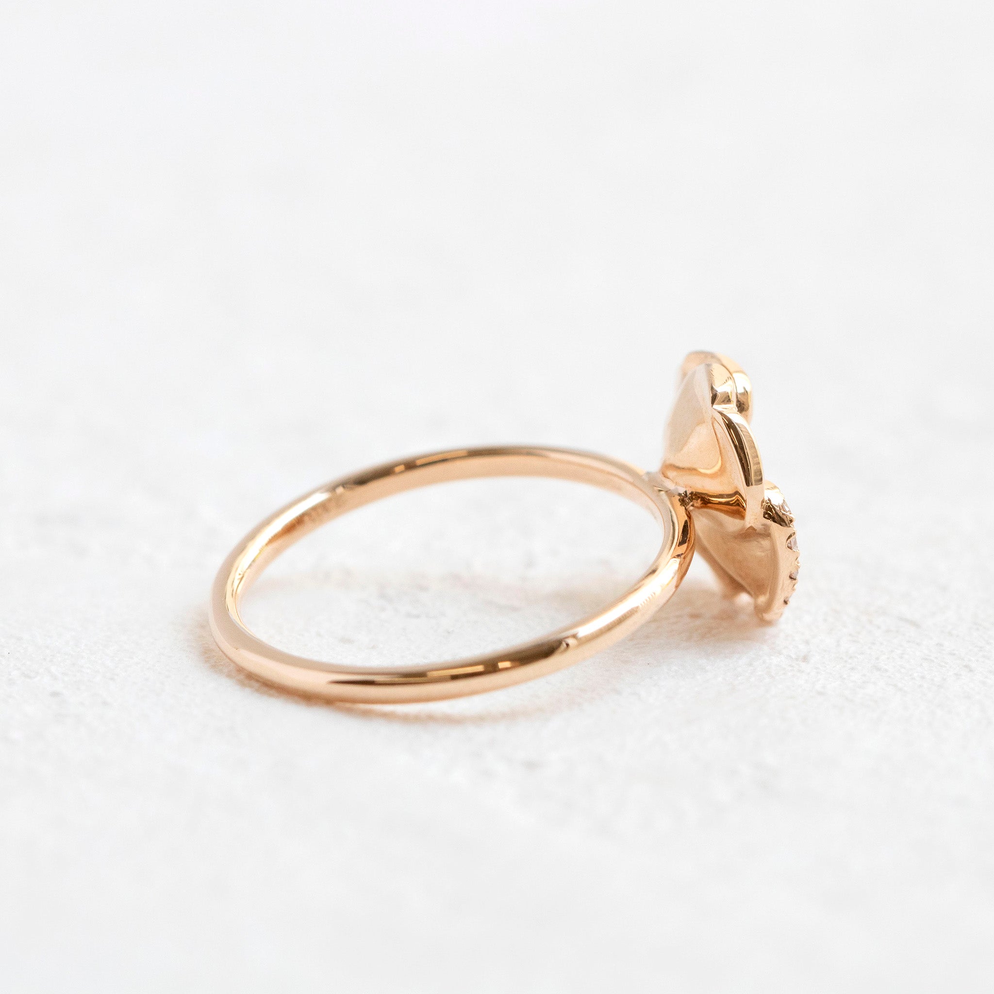 ダイヤモンド K18リング(カメリアモチーフ/4月誕生石/鑑別書付)《25N00201》