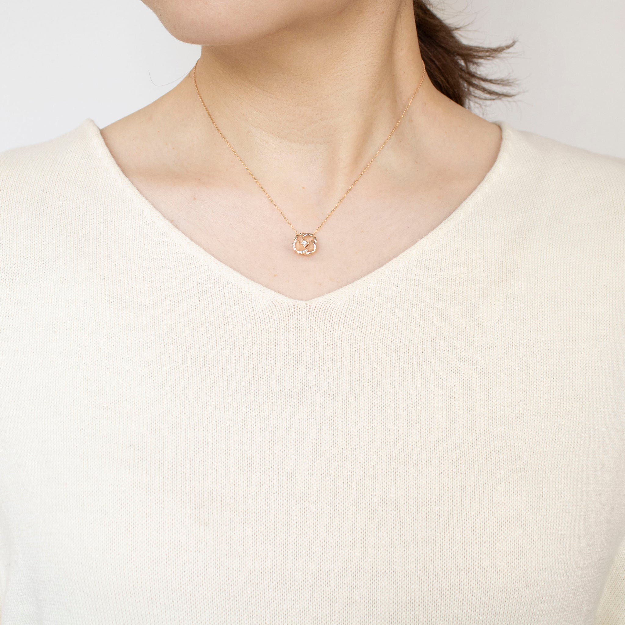 ダイヤモンド K18ネックレス(カメリアモチーフ/4月誕生石/鑑別書付)《25N00202》